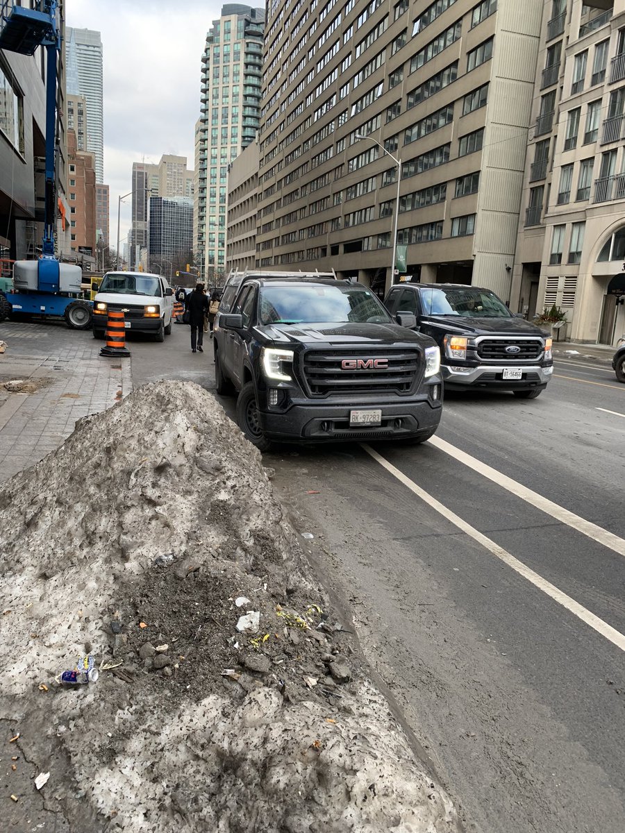 Happy warm commute morning to everyone except this asshole from hvpcl.com blocking the bike lane at the already dangerous #bloor and #sherbourne @_SKYGRiD @ParkingTPS @cityoftoronto #bk97283