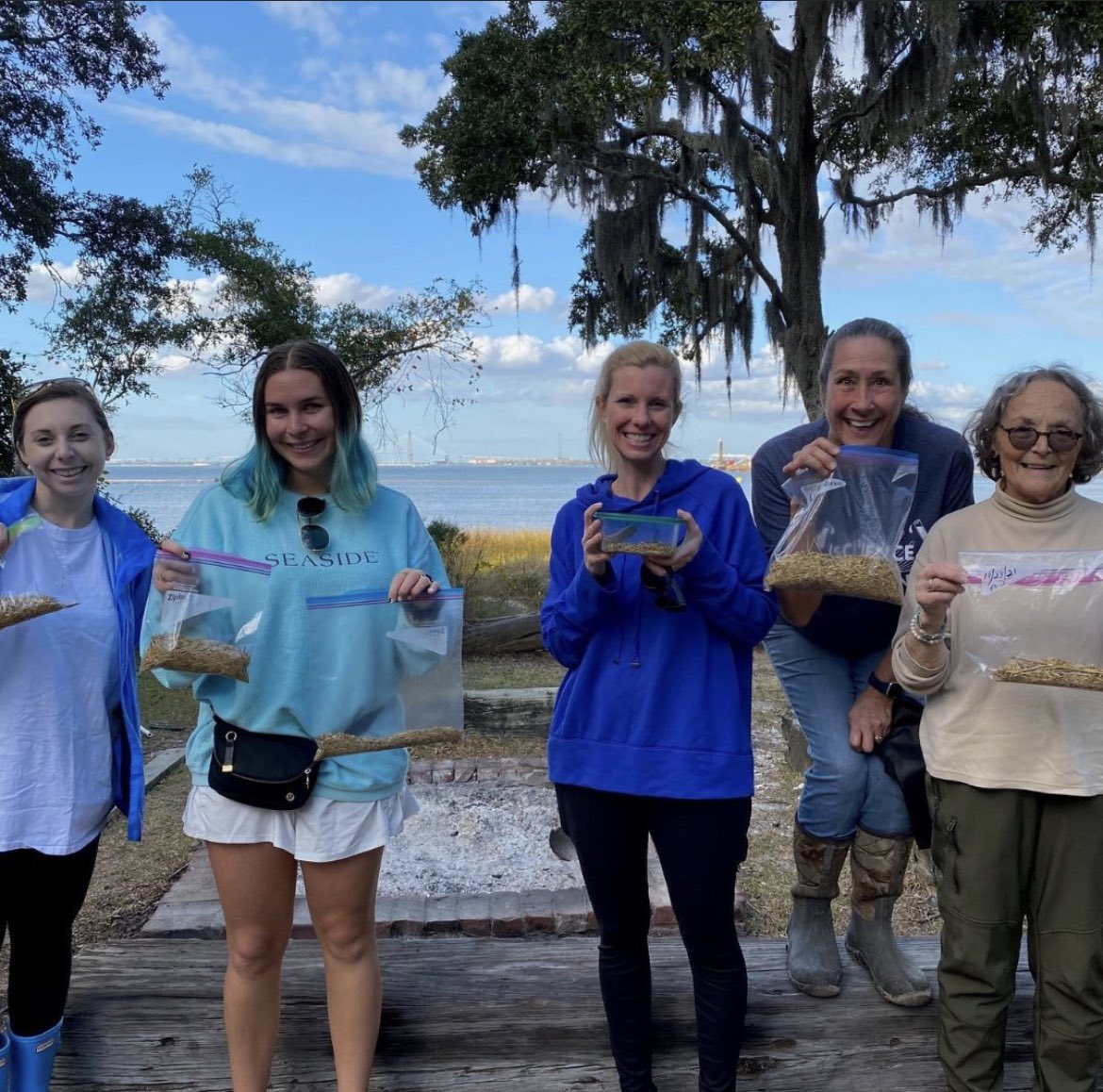 Spartina seed planting is an amazing volunteer opportunity to get involved with our community and local organizations! Use this link to register! docs.google.com/forms/d/e/1FAI…