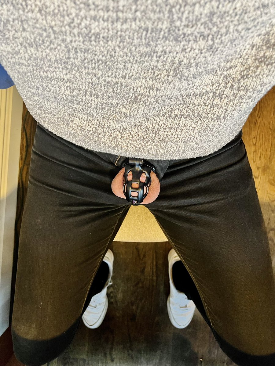 subboyny's tweet photo. Day 5 it's fun getting to work from home π #teamlocked #gaychastity #gaybottom #gaykink #subboybk @GayChastityRTs https://t.co/DWGyFkP5NZ