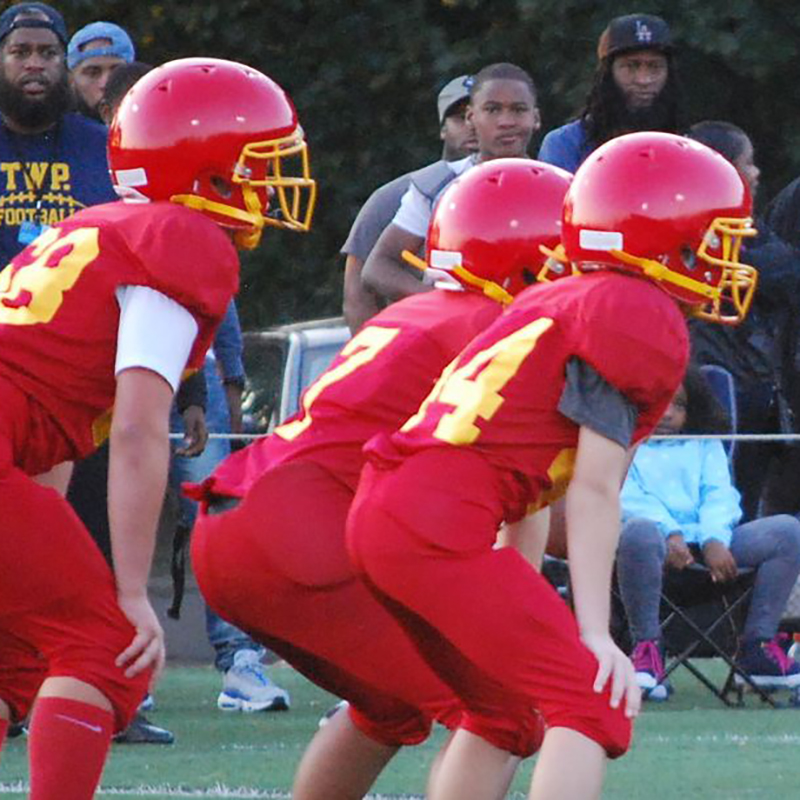 SafrSports's tweet photo. Hey #footballparents! Adding a #SAFRProTech helmet cover significantly improves protection to the back of the head, reducing the risk of concussion by as much as 80%. Read about the latest independent lab study at https://t.co/qUVILpFUgU.
#SaferThroughScience https://t.co/7EiyCnPFPr