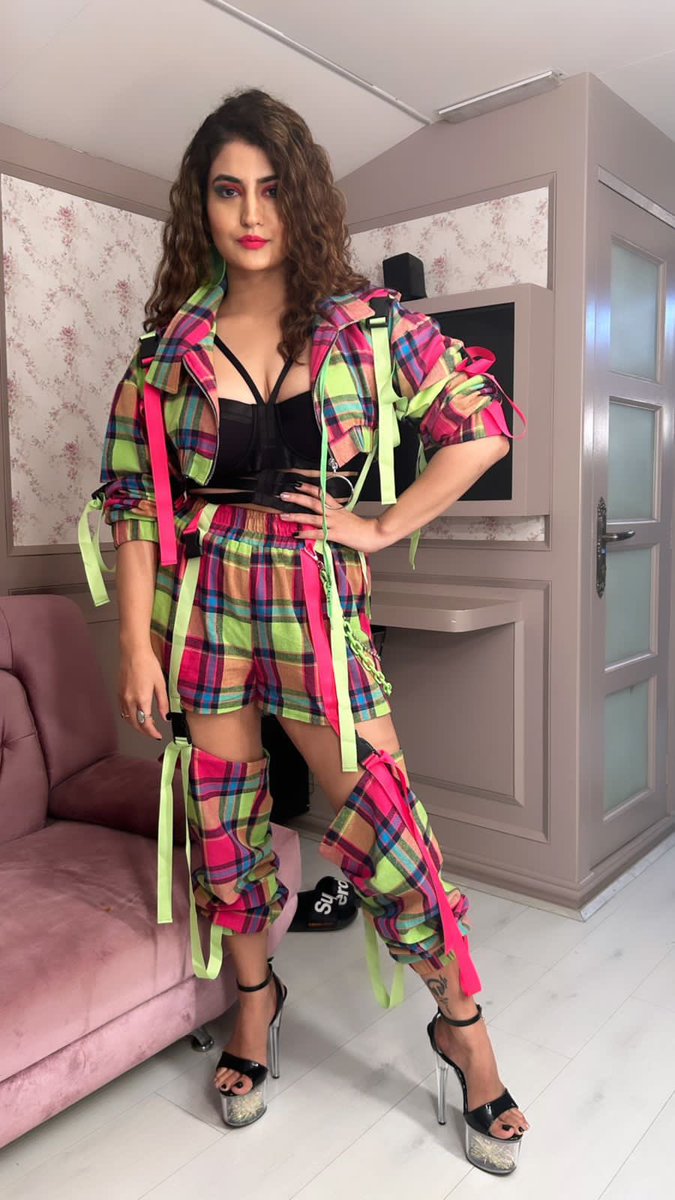 Look at how she always nails the look. Watch Actress Subuhii Joshii inside the Bigg Boss house🥰
.
.
<a href="/Subuhiijoshii/">Subuhii joshii</a> 
.
#biggbuzz #biggboss #colorsTV #season16 #biggbossonvoot #biggbuzzonvoot #subuhiijoshii #djsubuhii #krushnaabhishek #kashmera