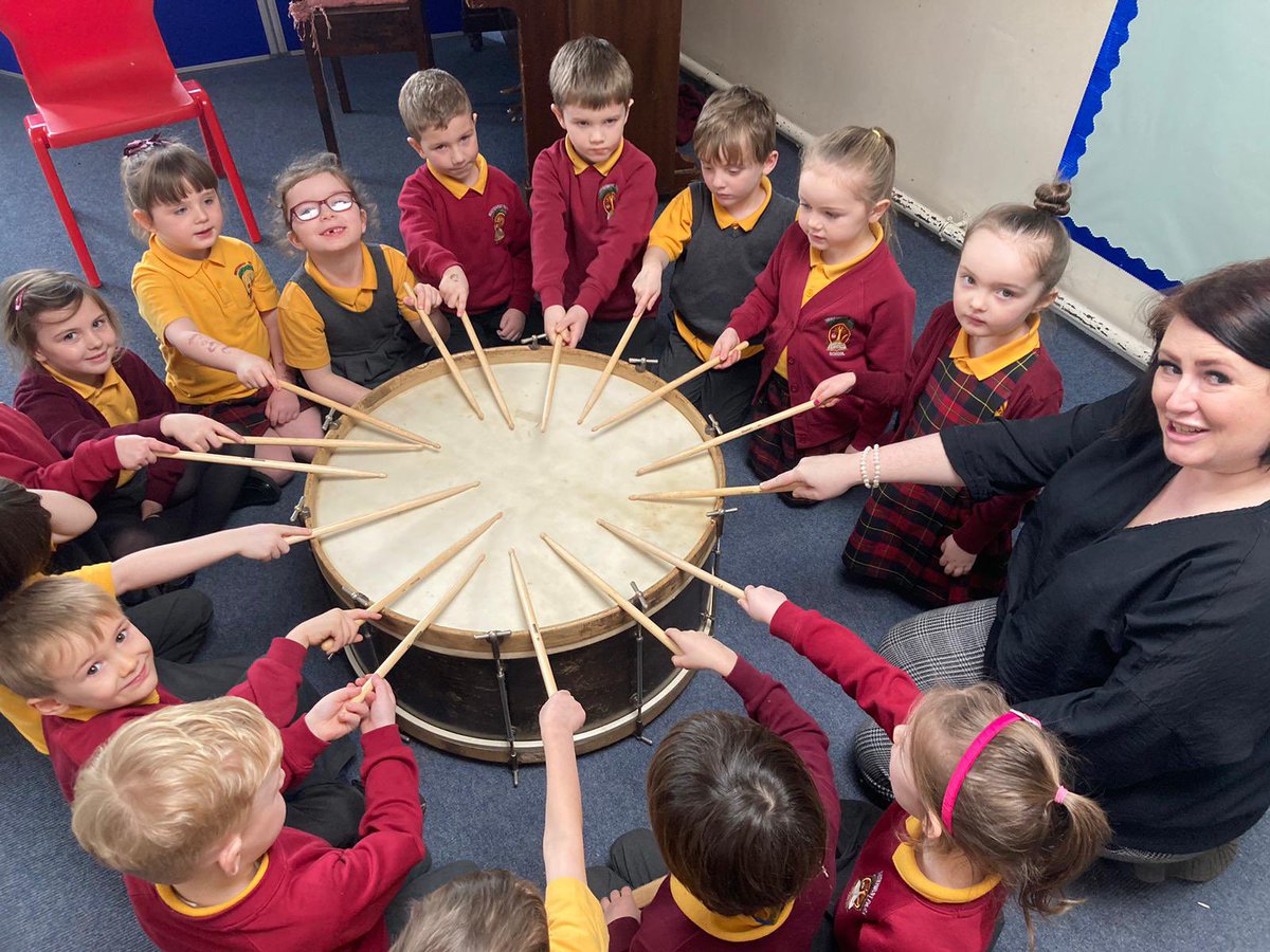 WhitehirstPs's tweet photo. Primary 1 enjoying rhythm making using percussion 🥁 #listening #followingthebeat #workingtogether https://t.co/vRUWFvsND3