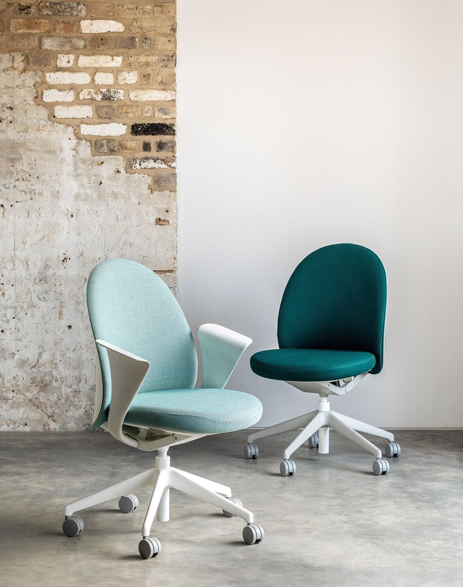 LookerOfficeRD's tweet image. Eeny 👀 Meeny 👀 Miny 👀 Mo 😍 This chair sets our hearts aglow! In essence, we believe that Essa is a pleasure to look at, to touch and to use. #teknion #essachair #taskchair #pearesonllyod #officechair #officeinspo #wfhjobs