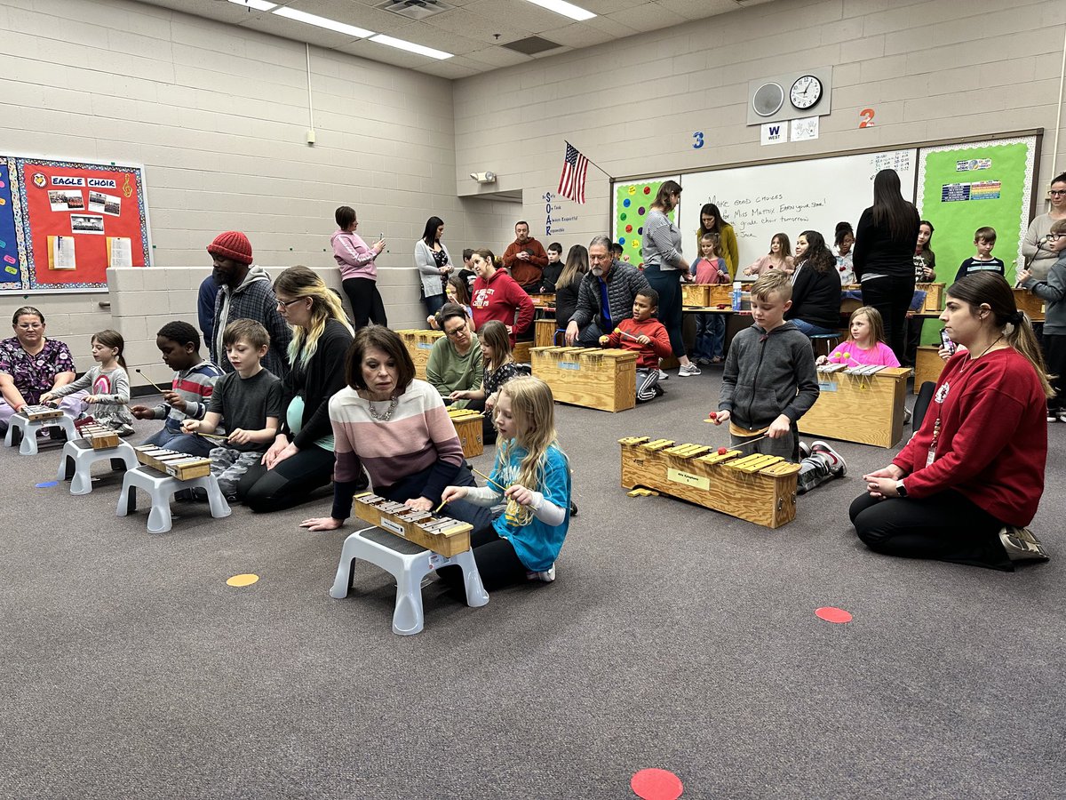 MRD4PE's tweet photo. Second grade informances today!  Alley dances and instruments with our special guests!  Thank you for taking the time to spend part of your day with Ezra PE and Music! ⁦@MillardPS⁩ ⁦@EzraElementary⁩ #BEATfun https://t.co/cwmSXh0gNF