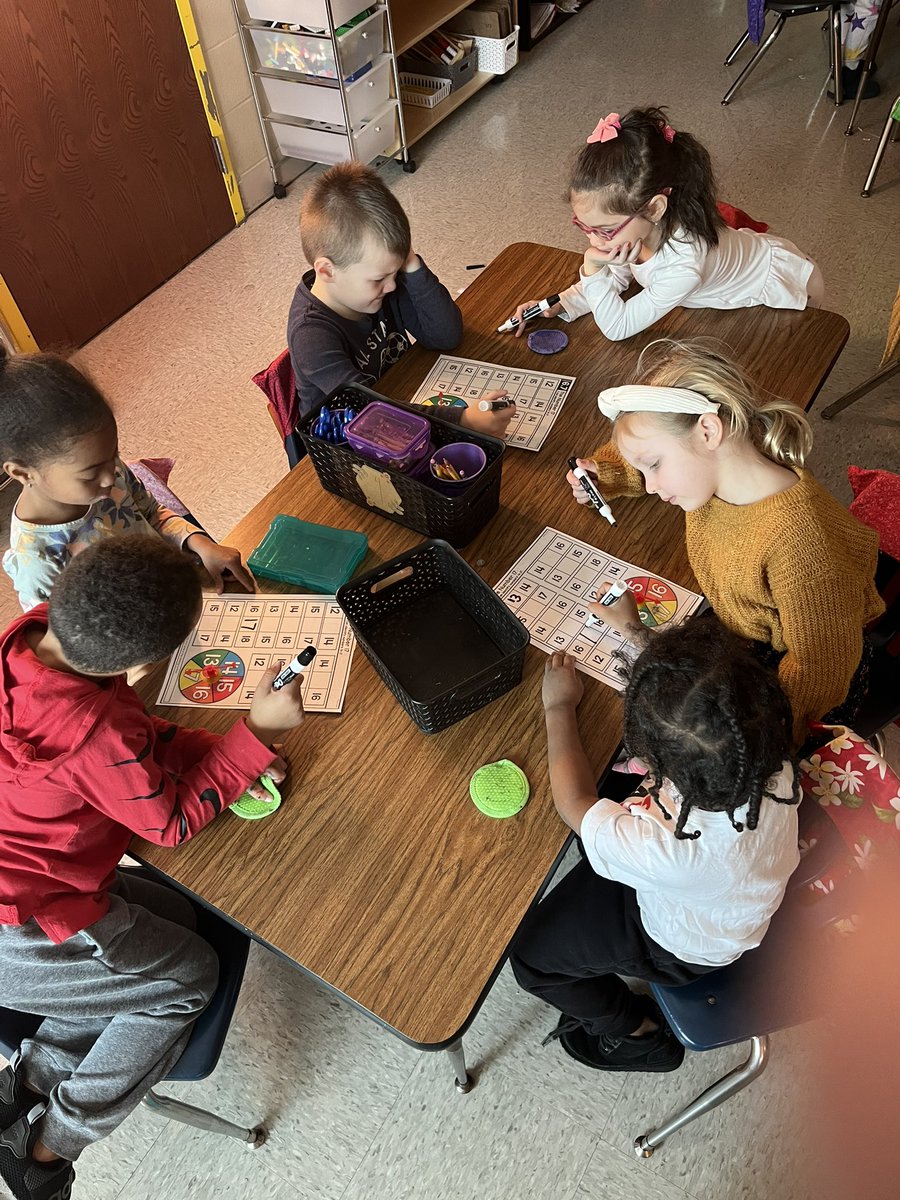 So much fun and learning in kindergarten today! We had a special guest reader <a href="/MrsSkeltonAP/">Jessica Skelton</a> , small reading groups, and teen number fun! #NeedtoSucceedCECS #WEareLakota <a href="/Creeksidetweet/">Creekside ECS</a>