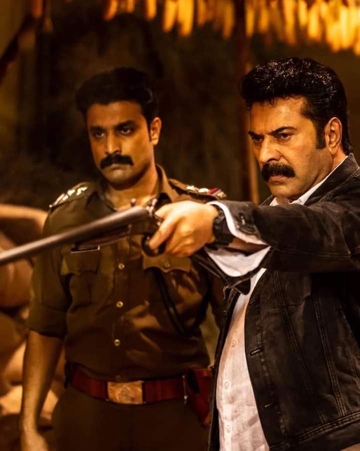 mammukk's tweet photo. We are Just a sleep away from witnessing #Christopher in big screens 🔥🔥🔥
#Christopher In Cinemas from Tomorrow
#Mammootty #Unnikrishnanb #Udayakrishna #RDilluminationsllp #ChristopherFromTomorrow https://t.co/wyDryHQjXO