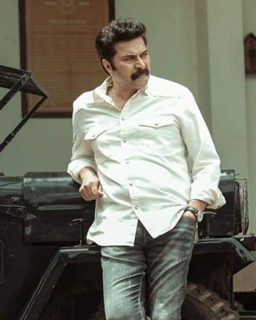 mammukk's tweet photo. We are Just a sleep away from witnessing #Christopher in big screens 🔥🔥🔥
#Christopher In Cinemas from Tomorrow
#Mammootty #Unnikrishnanb #Udayakrishna #RDilluminationsllp #ChristopherFromTomorrow https://t.co/wyDryHQjXO