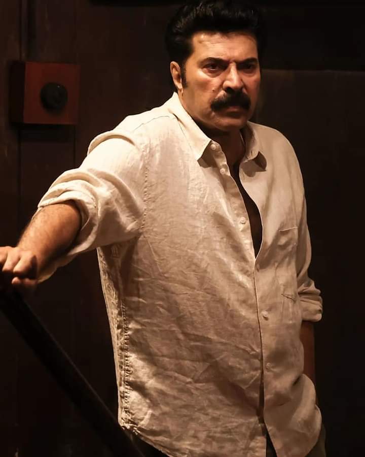 mammukk's tweet photo. We are Just a sleep away from witnessing #Christopher in big screens 🔥🔥🔥
#Christopher In Cinemas from Tomorrow
#Mammootty #Unnikrishnanb #Udayakrishna #RDilluminationsllp #ChristopherFromTomorrow https://t.co/wyDryHQjXO