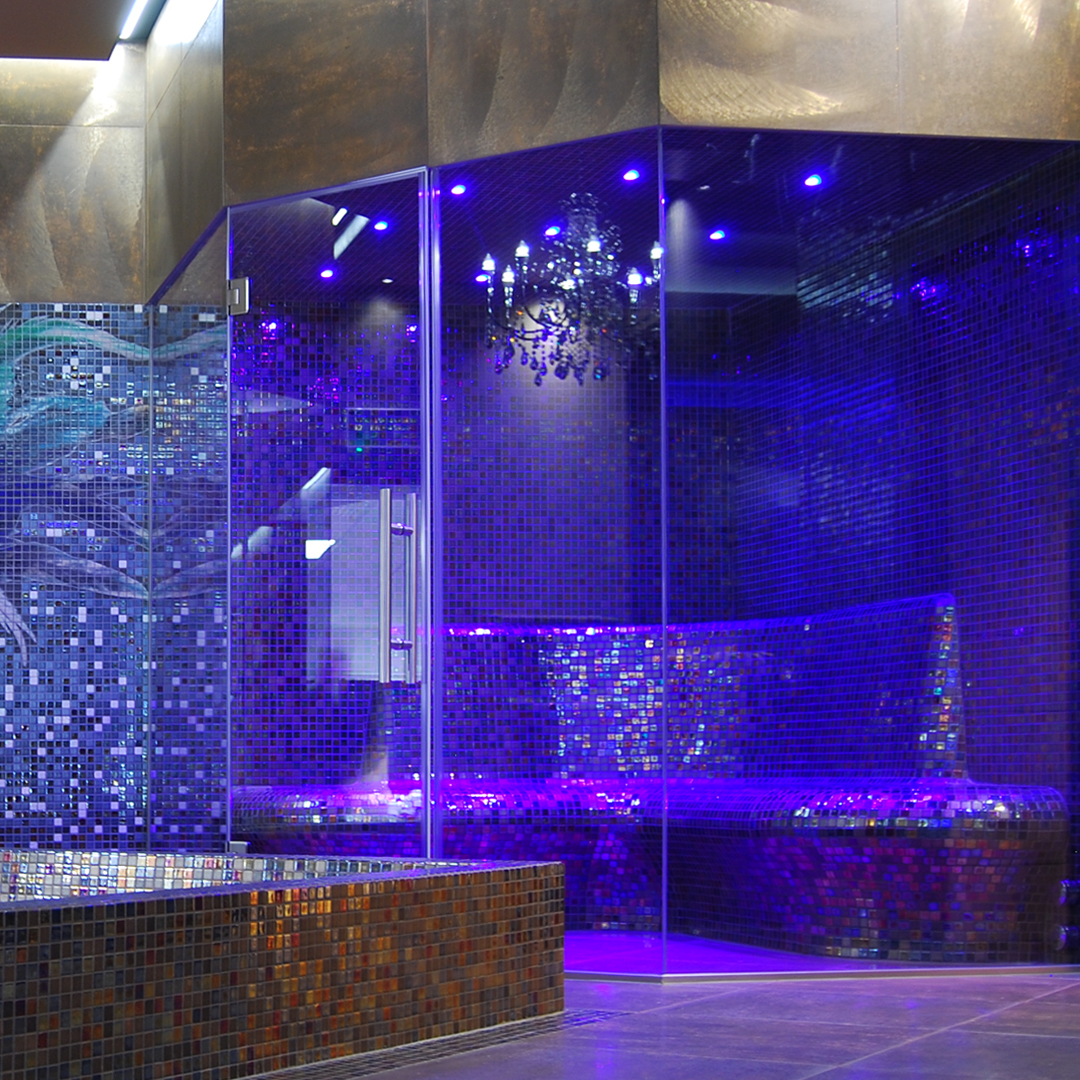 CheshireGlassCo's tweet image. Elevate your spa experience with our custom-made glass enclosures for saunas &amp;amp; steam rooms. Tailored to your specs, add a touch of luxury with our bespoke glass doors, fronts &amp;amp; panels. Perfect for any residential or commercial setting. #BespokeSaunas #CustomGlassEnclosures #cbgd