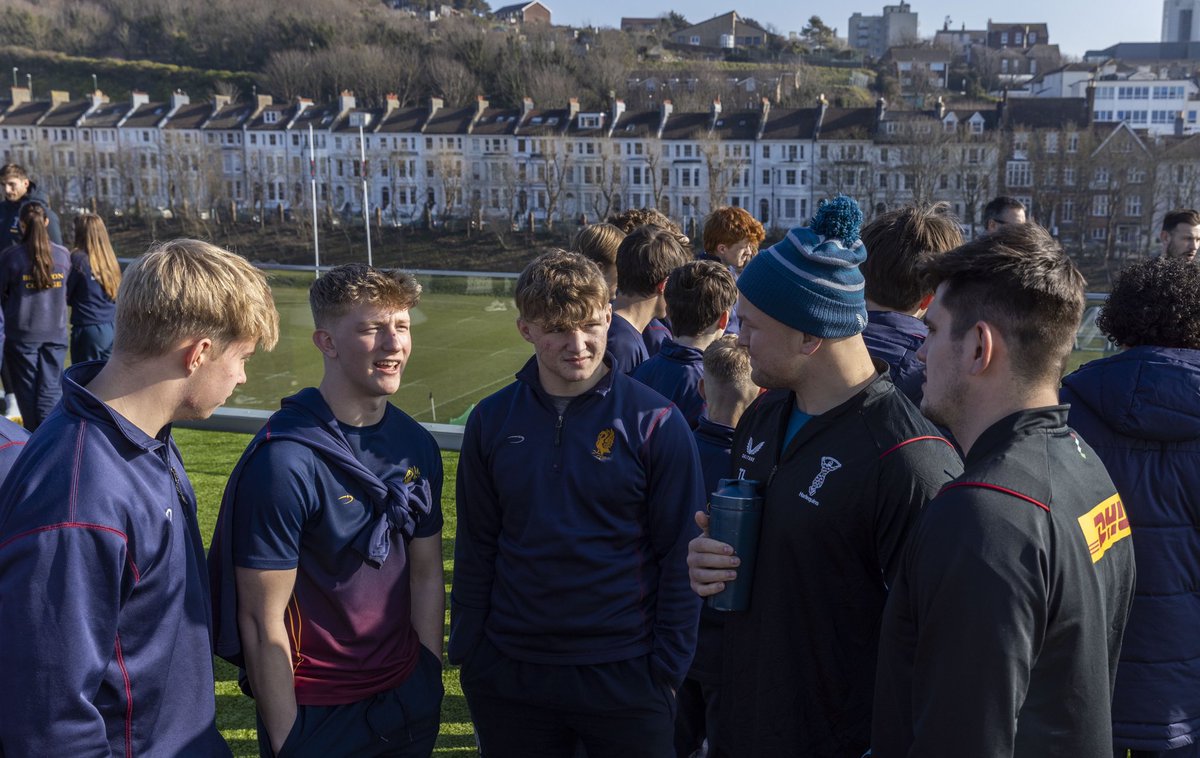btoncollrugby's tweet photo. Thank you @Harlequins for spending time with our boys &amp; girls today passing on your knowledge &amp; inspiring our pupils with some ‘positional clinics’ and insight into pro sport! @NextGenXV @EngRugbySchools @SussexRFU @BrightonCollege https://t.co/KPNUEhuFq1