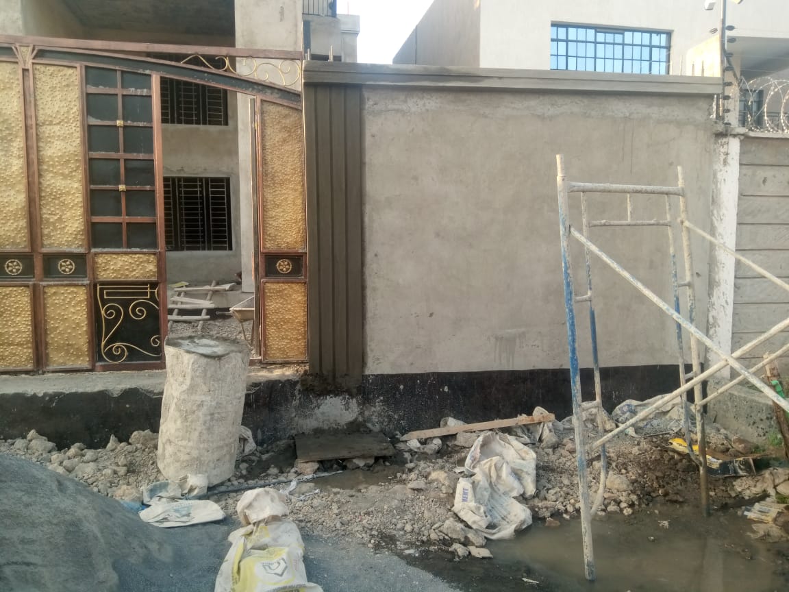 Begres_Kenya's tweet photo. Elevate your property's security and style with our stunning perimeter wall molding and finishes. A combination of strength and elegance, these walls will make a lasting impression. #PerimeterWall #Molding #StylishSecurity https://t.co/gz357QCwfy