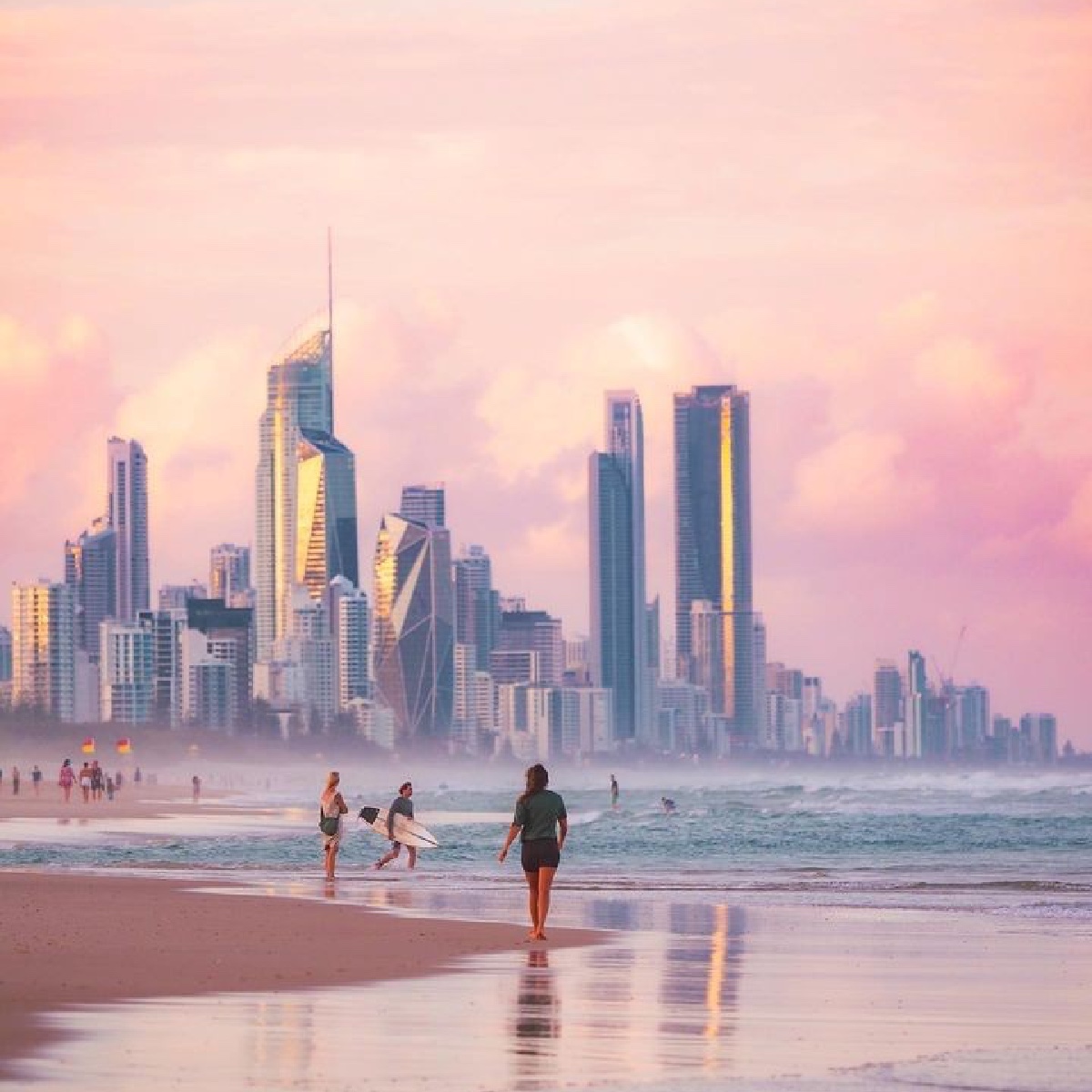 We lilac you a lot, @destgc 🍬💜 IG/_dontwannagohome_ caught @Queensland looking extra dreamy here, wouldn't you agree? #seeaustralia #comeandsaygday https://t.co/zHklKsEcTR