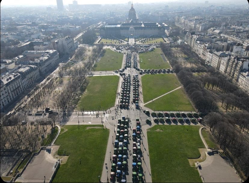JA_IDF's tweet photo. Un grand merci à tous d’avoir été présents et nombreux pour cette journée de mobilisation 

622 🚜 dans Paris en quelques images !

Merci à tous pour cette journée 
#sauvetonpaysan https://t.co/BJF1FT0ffs