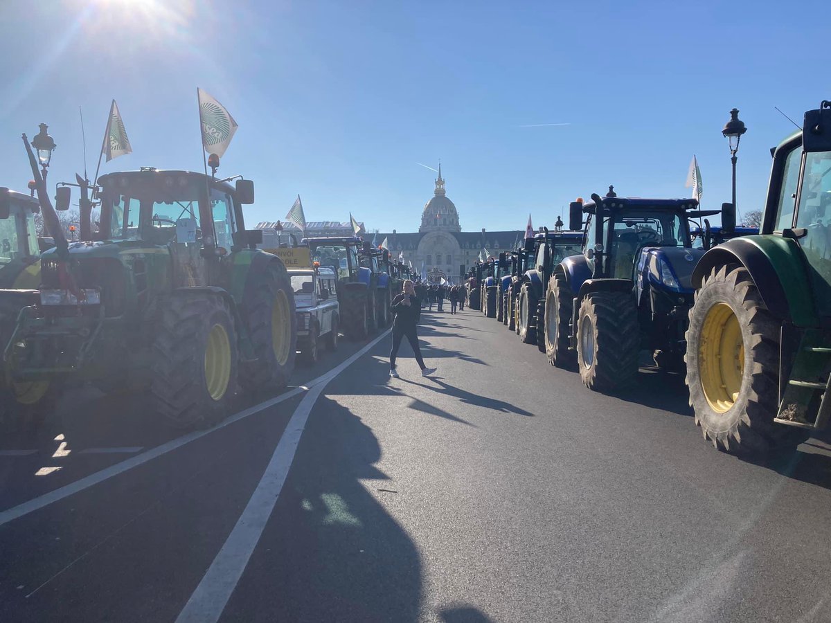 Un grand merci à tous d’avoir été présents et nombreux pour cette journée de mobilisation 

622 🚜 dans Paris en quelques images !

Merci à tous pour cette journée 
#sauvetonpaysan