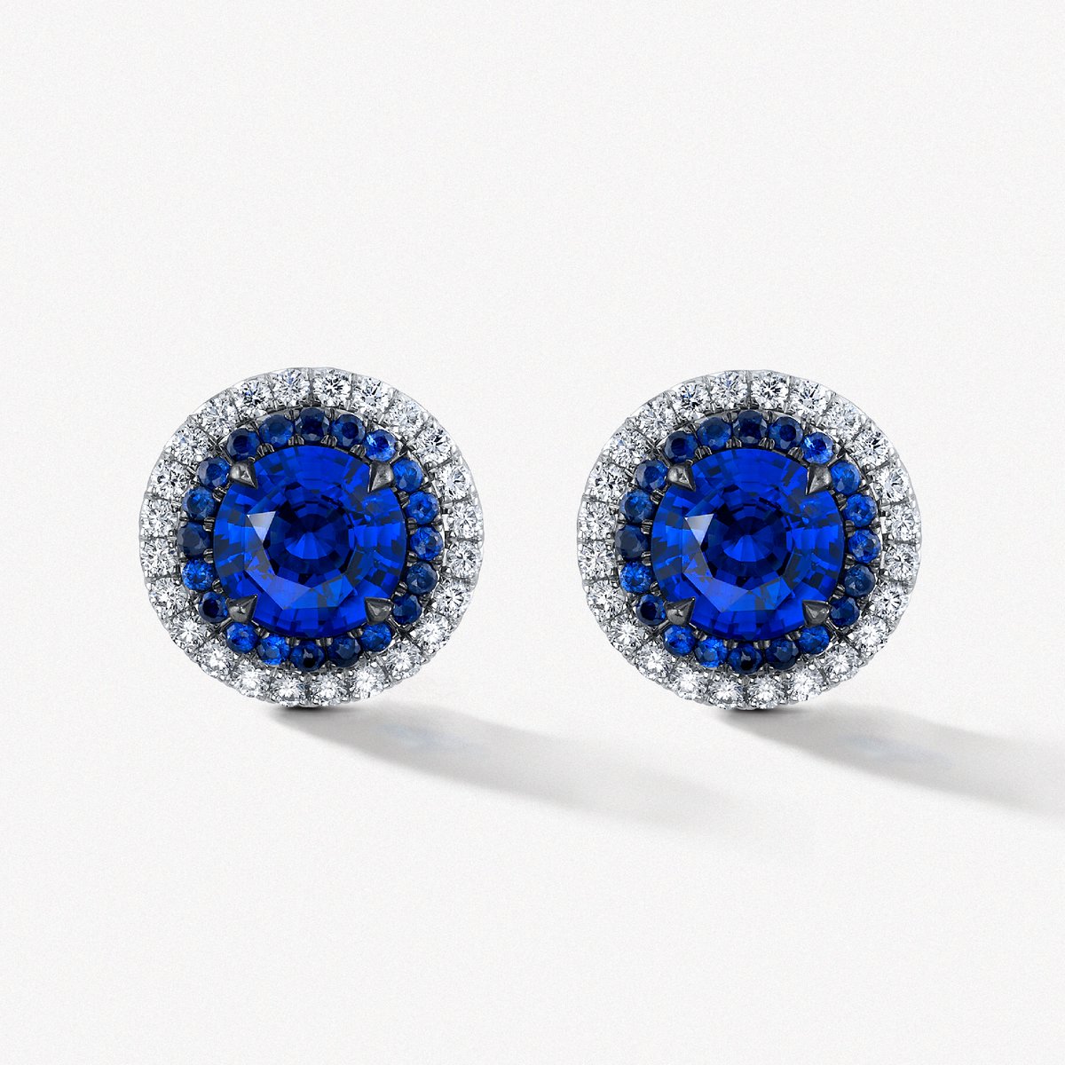 The duet collection - One of our signature collections is our "duet collection". Our Privé lovers adore these studs for the hand-made double halo that allows the center gemstone to radiate in beauty while appearing larger than it truly is.

S1396

#omiprive #onlyomi