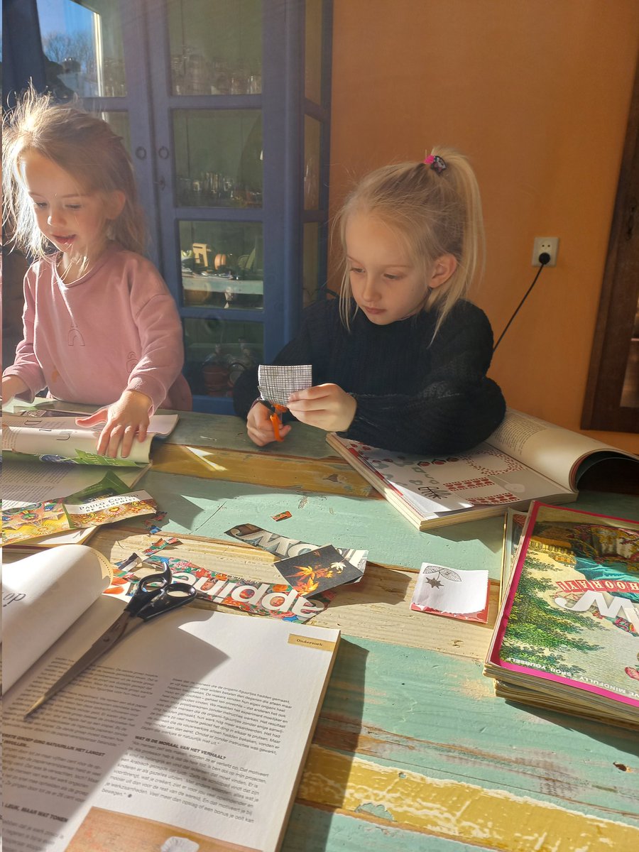 CorrieBult's tweet image. Vandaag gingen we knutselen en mooie plaatjes knippen. "Wij doen kleur want daar wordt omi blij van."
#happyflow

Daarna mocht iedereen zelf z'n pizza lekker versieren. Ik bakte de bodem en maakte de basissaus van de dingen die iedereen lust. 

#Yara #Noortje #yougottalovethem