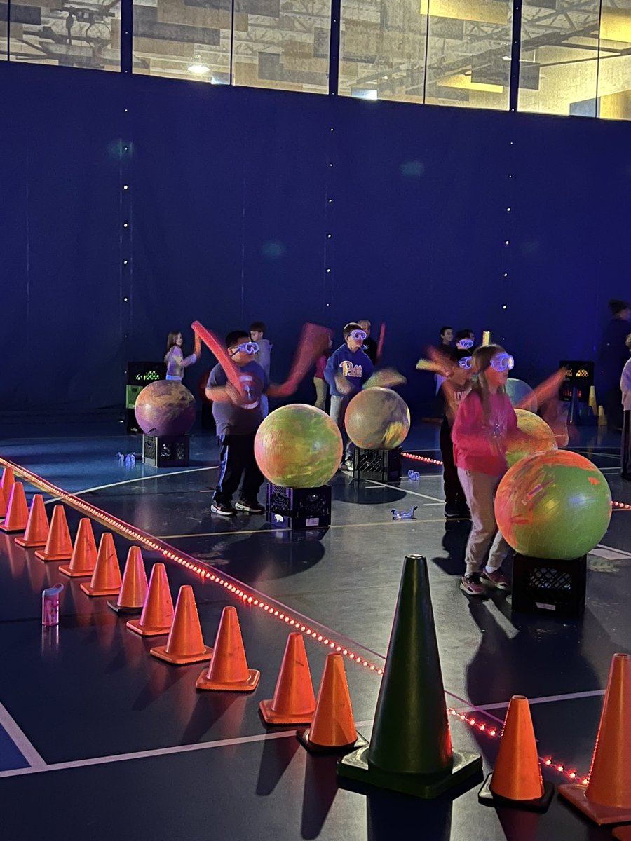 MrBoscan's tweet photo. Glow Week. Music and Gym! https://t.co/Tx19AgJ6sX