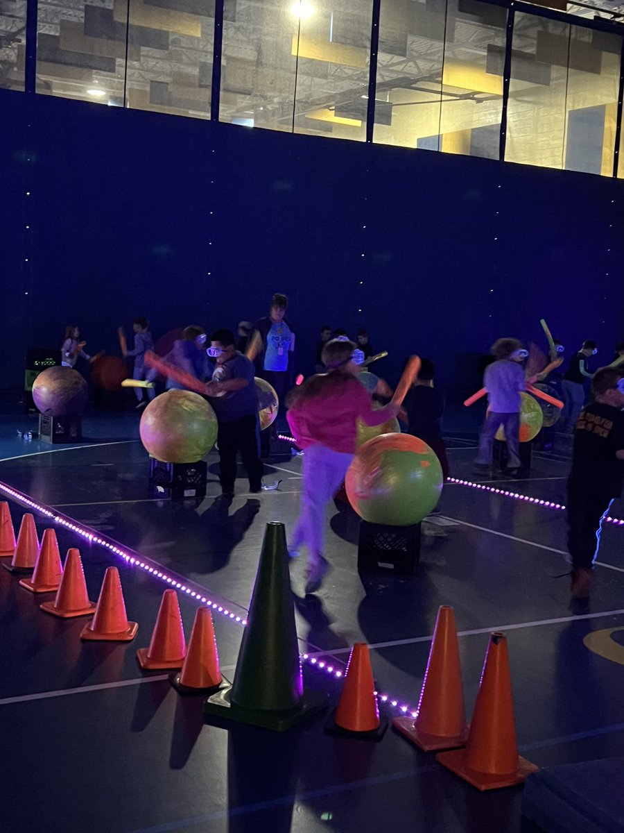 MrBoscan's tweet photo. Glow Week. Music and Gym! https://t.co/Tx19AgJ6sX