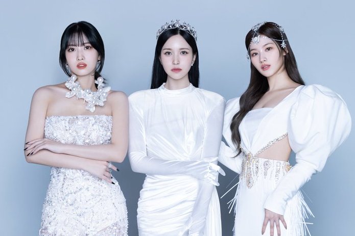 MISAMO with muu サナ TWICE has announced a new unit, 'MISAMO'. - Composed of the