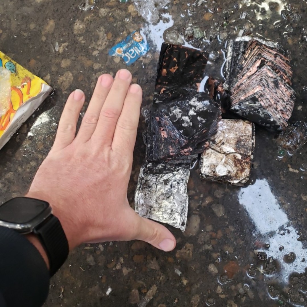 BalconesRecycle's tweet photo. Electronics, batteries, appliances, and battery-operated devices are not accepted in regular curbside recycling. ๐ต
Last month our Taylor, TX team acted quickly to extinguish a smoldering laptop battery.
๐ Swipe to see photos.
#RecycleSafe #WishCyclingWednesday https://t.co/3kbtY0ZH7P