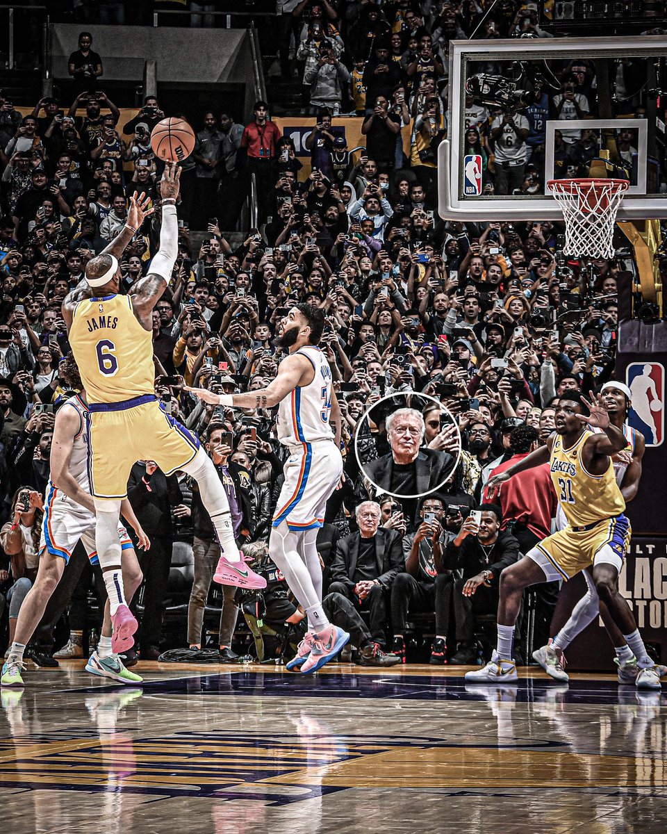 LeBron James made incredible history last night 🏀

The picture is both beautiful &amp; sad

The fans’ expression 😲 watching Michael Jordan (left) vs the camera phones📱on the right for James

Only Nike Founder Phil Knight watching with his own eyes 👀 

Lesson - live in the moment!