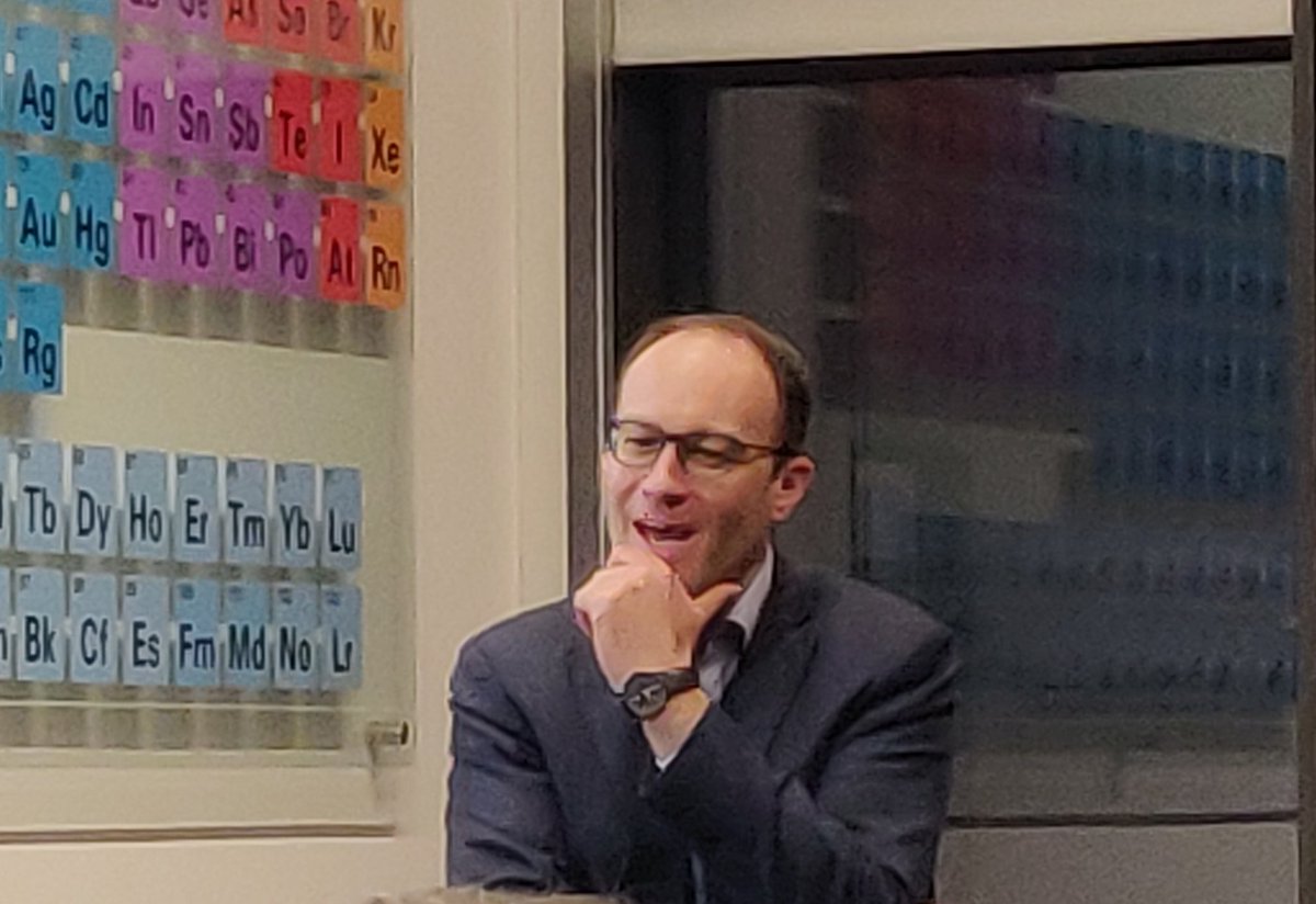VilotijevicLab's tweet photo. A wonderful talk by Daniel Werz @WerzLab today in Jena @UniJena hosted by us and @PStallforth. Thanks for visiting and showing us very interesting dyes and cool chemistry to make them Daniel! https://t.co/X9L0msyxYY