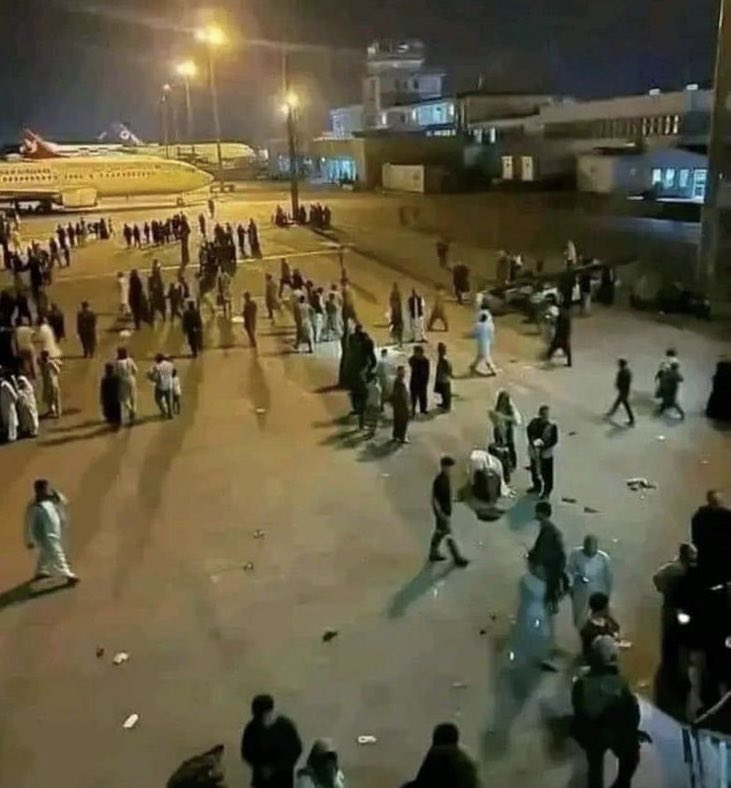 Rumors of volunteers being sent to Turkey sparked a rush at #KabulAirport as hundreds of people seek a chance to escape the Taliban regime. This highlights the vulnerability & state of desperation of people trying to flee. Bullets were fired, people were beaten, & sent back home.