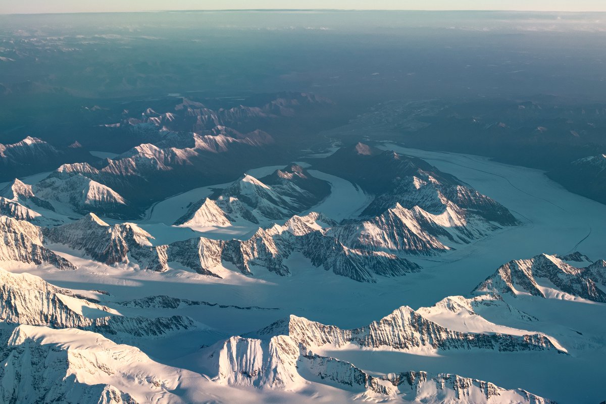 <a href="/sloikaxyz/">Sloika.xyz</a> <a href="/MecenateFineArt/">Mecenate Fine Art - NFT Gallery</a> Some frames from my "god´s view" collection.

 Chugach mountains in Alaska framed during a fly by in a beautifull sunrise.

<a href="/mycasualpics/">Abilio Oliveira Photography</a> <a href="/PhotoRose1997/">Rose's Photography</a> <a href="/s0lphotos/">SolPhotos 📸</a> 

foundation.app/collection/god…
