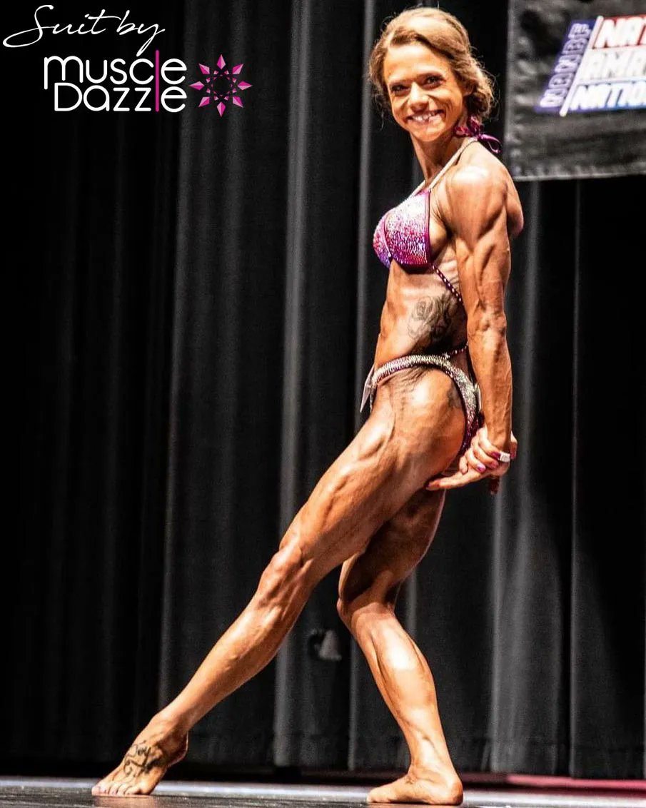 MuscleDazzle's tweet photo. Awesome pic of @kbyers_fit being 100% fabulous on stage! 💯
https://t.co/yJoBOHKK75 #muscledazzle #figuresuit #posingsuit #figurecompetitor #figuresuits #ifbbcompetitor #8weeksout #ifbbgo #npcwestcoast #womensphysique #wcw #femalebodybuilding #wnbfpro #npcprep #arnoldclassic2020 https://t.co/Ve7NIkY4pN