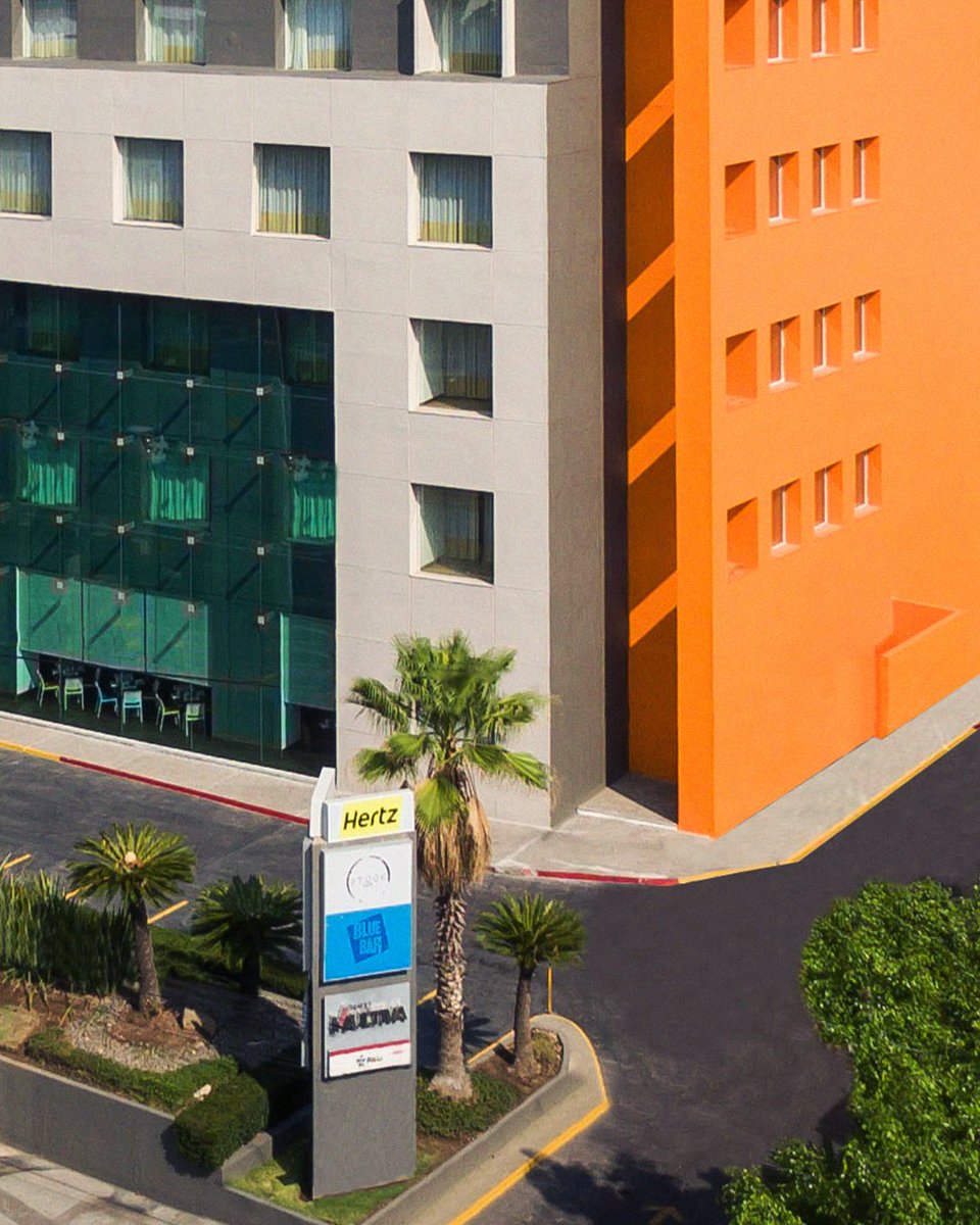 Un hotel perfecto para los negocios, en el corazón de la zona comercial de #Guadalajara. 👔

Reserva ahora en: bit.ly/3HOo0AW 

#RealInn #Negocios #Éxito #Comercio