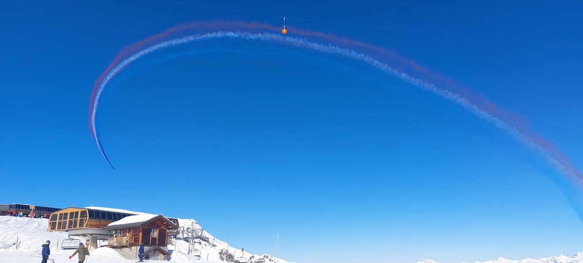 Chach22Cs's tweet photo. @PAFofficiel J y étais.. @3Vallees_france @valthorens_ski @Meribel3vallees @CM_2023 @courchevel avec @PhilippeSchwart !!!! https://t.co/9vq1WpMX3R