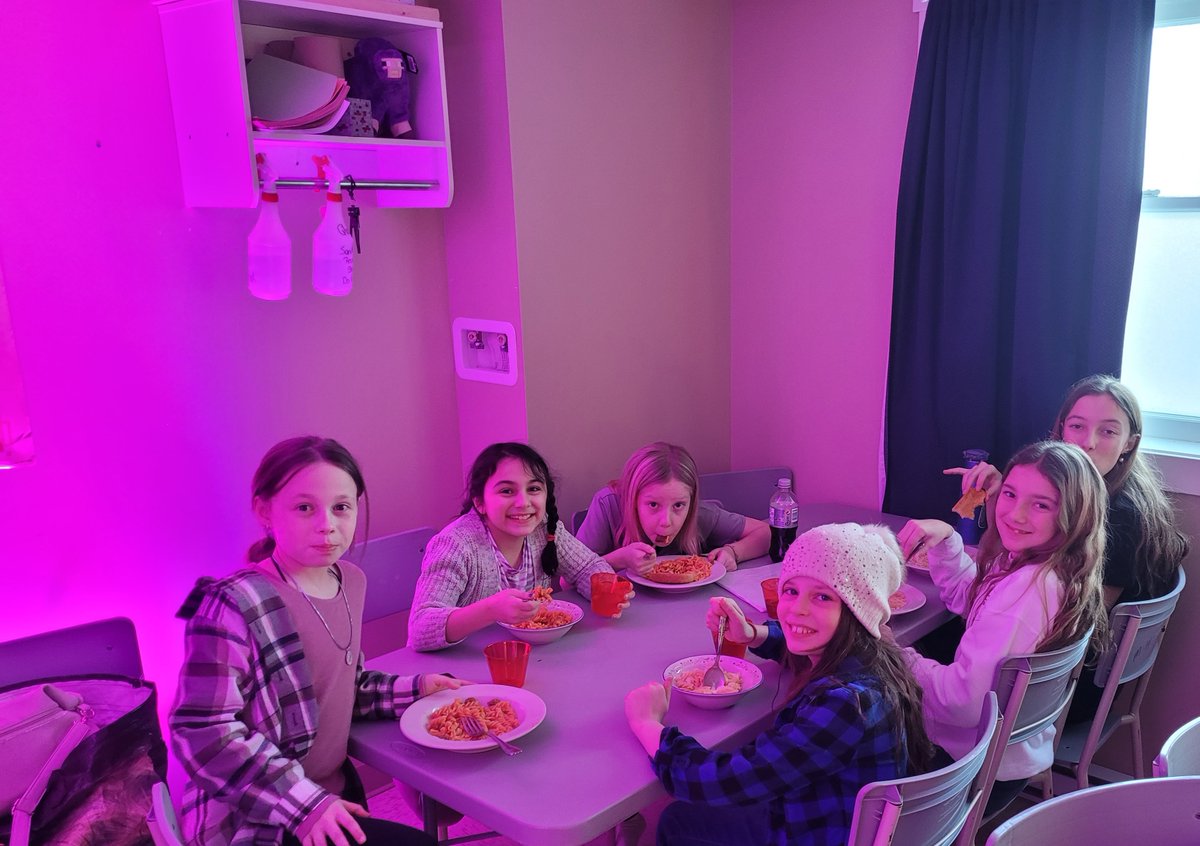academy_graham's tweet photo. Student meals continue at GA! This week, goulash helped re-energize our Showstoppers, Junior Ensemble, &amp; Senior Company on a big day of rehearsals! We want to thank every parent for their support of this endeavour and all of the donors of the Graham Academy social fund! https://t.co/juq6OrEeKc