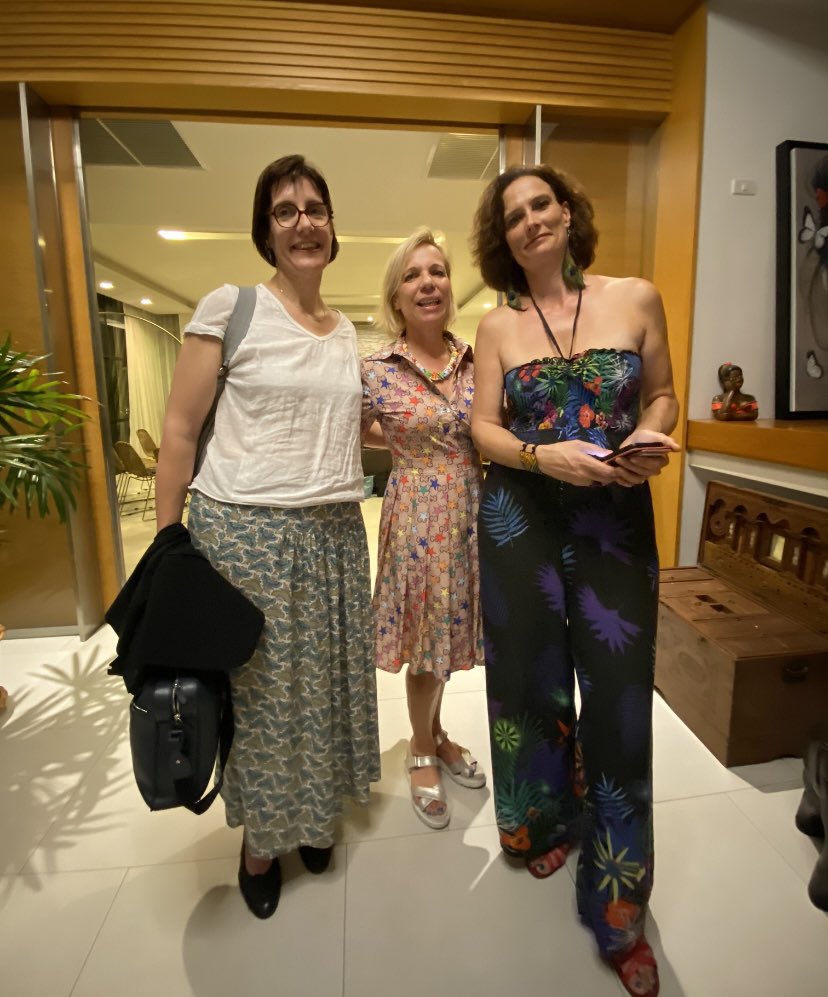 IntFem_'s tweet photo. Paris - Bangkok sans prendre l’avion, un meet-up et live talk dans l’écrin magnifique d’une immense villa à Bangkok ! 
Le thème était « s’expatrier à Singapour vs Bangkok » et a réuni en visio et en présentiel les expérimenté.e.s de l’Asie, locaux, internationaux #Intfem conseils https://t.co/bitXmJIt51