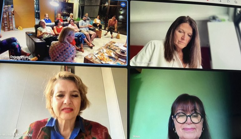 IntFem_'s tweet photo. Paris - Bangkok sans prendre l’avion, un meet-up et live talk dans l’écrin magnifique d’une immense villa à Bangkok ! 
Le thème était « s’expatrier à Singapour vs Bangkok » et a réuni en visio et en présentiel les expérimenté.e.s de l’Asie, locaux, internationaux #Intfem conseils https://t.co/bitXmJIt51