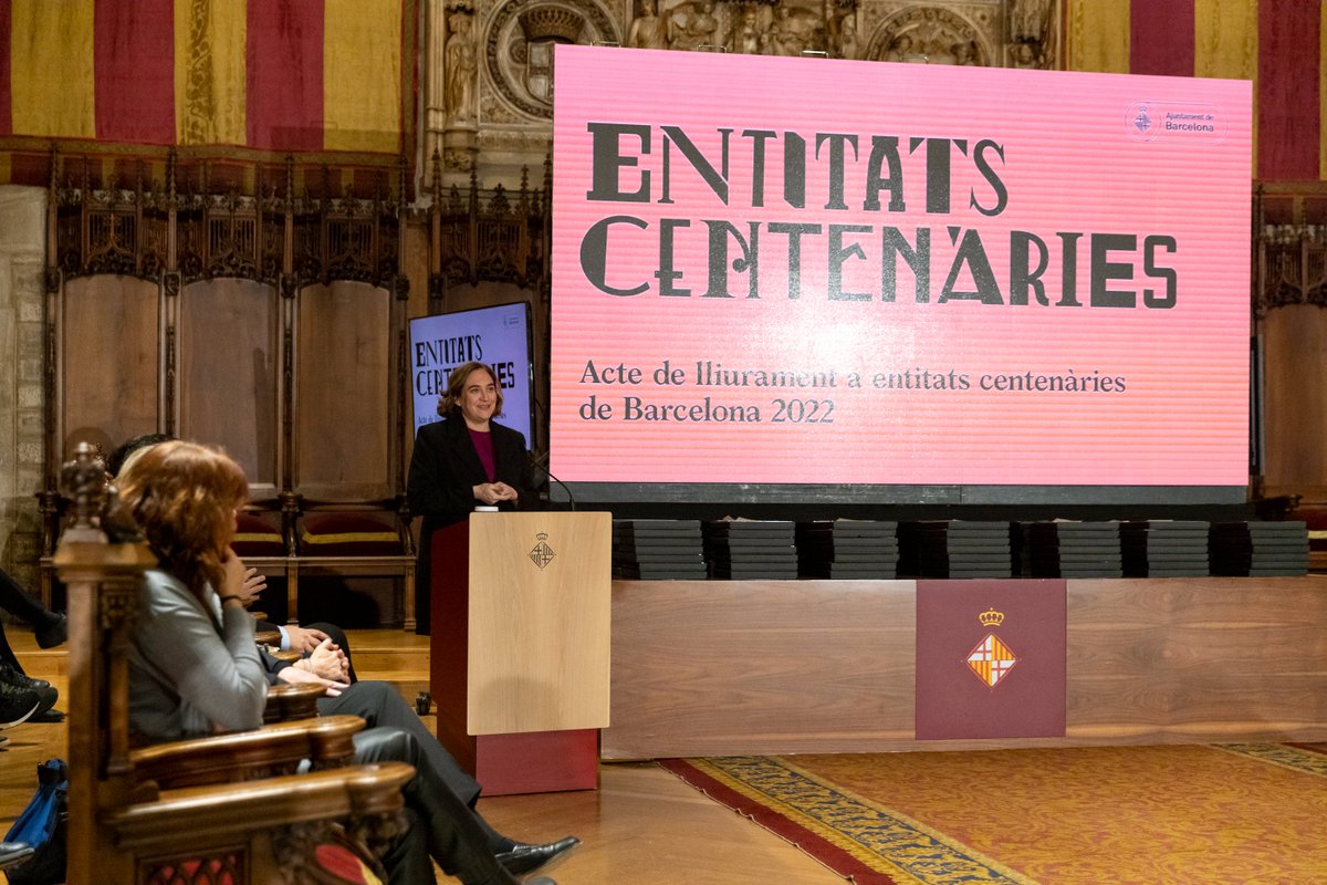 bcn_ajuntament's tweet photo. Lliurem 97 distincions que reconeixen la trajectòria i la vinculació amb Barcelona d'entitats i institucions centenàries de la ciutat.
És la primera edició de la concessió d'aquesta distinció, que, a partir d'ara, s'atorgarà anualment.
ℹ️ https://t.co/bldZXgZEE6 https://t.co/RFlbyZY1Tt