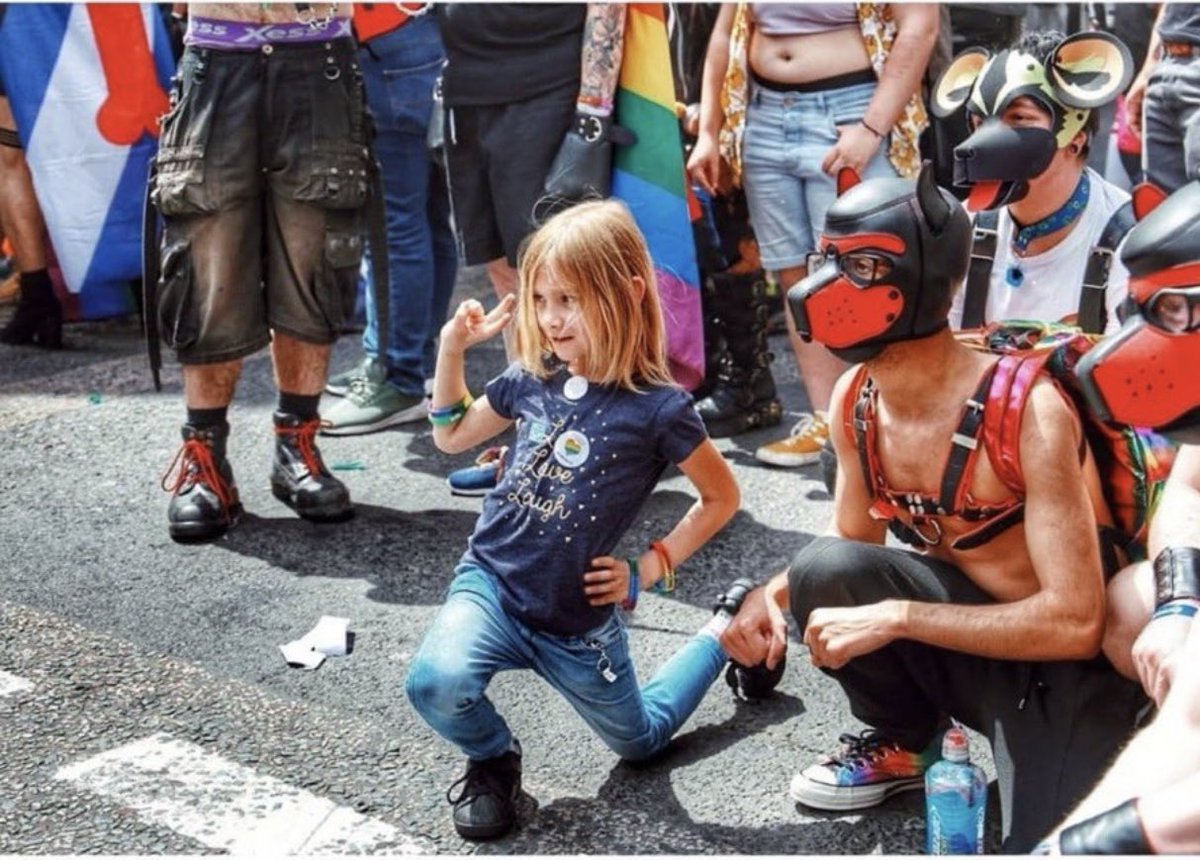 FrankPortillaT's tweet photo. Ya legalizaron el aborto para menores de 14 años sin autorización de los padres, están a punto de despenalizar el incesto, y esto es lo que viene con el ministerio de igualdad, el petrismo en cabeza de el engañabobos es la representación de la degradación y basura moral https://t.co/ZtTUwlwthv