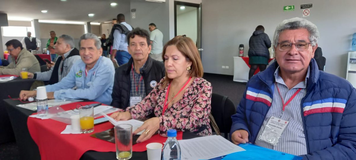 CutSantander's tweet photo. #CUTNacional 

@CutSantander presente en LXXII Junta Directiva Nal de @cutcolombia con nuestros delegados: presidente @wilsonferrerd, Secretario de finanzas Raúl Hernández, Responsable de DDHH y Comunicaciones @Nohora1108 y el Resp de Relaciones Internacionales Luis Jesús Gamboa. https://t.co/jS5VpX5fRb