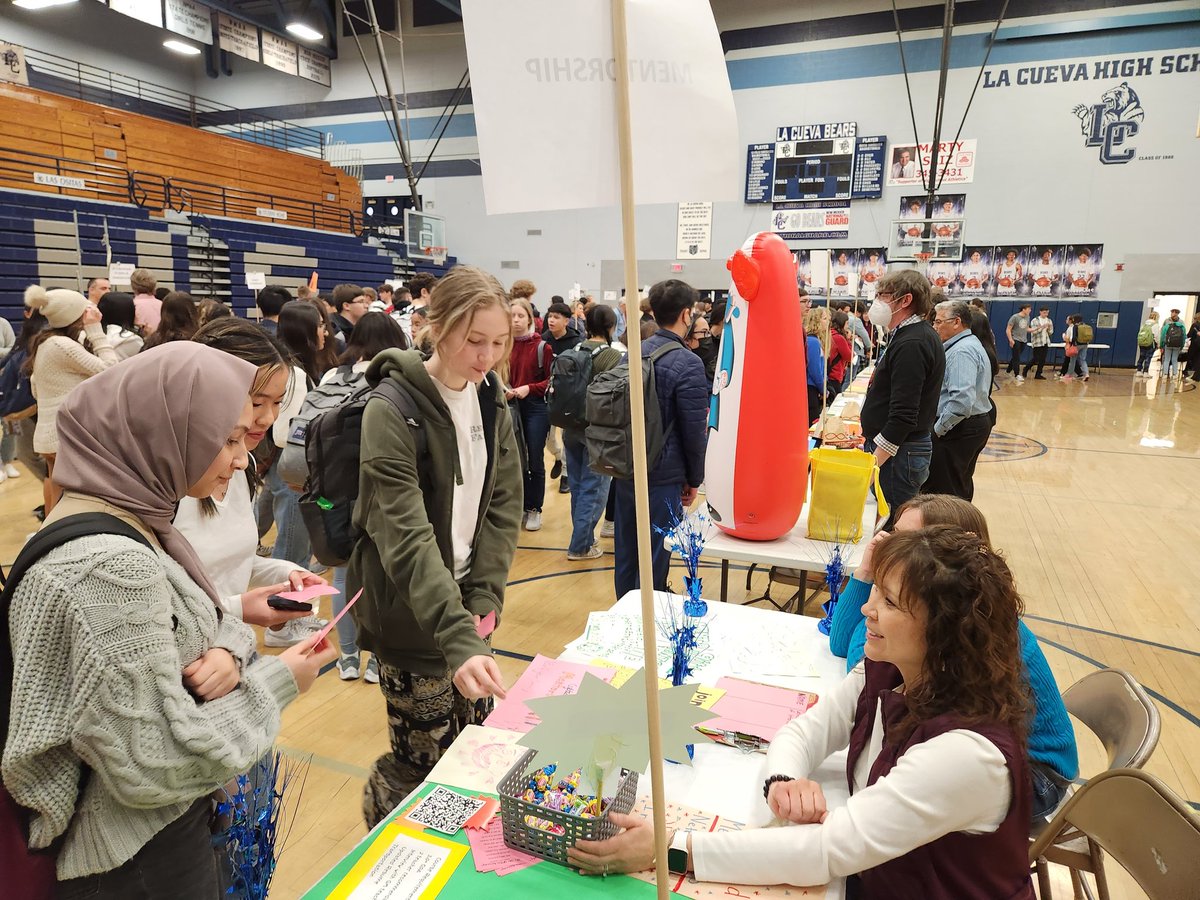 debra_chandler's tweet image. Great turnout for our Annual Electives Fair! #WALC @PrincipalLCHS @lacuevasenate