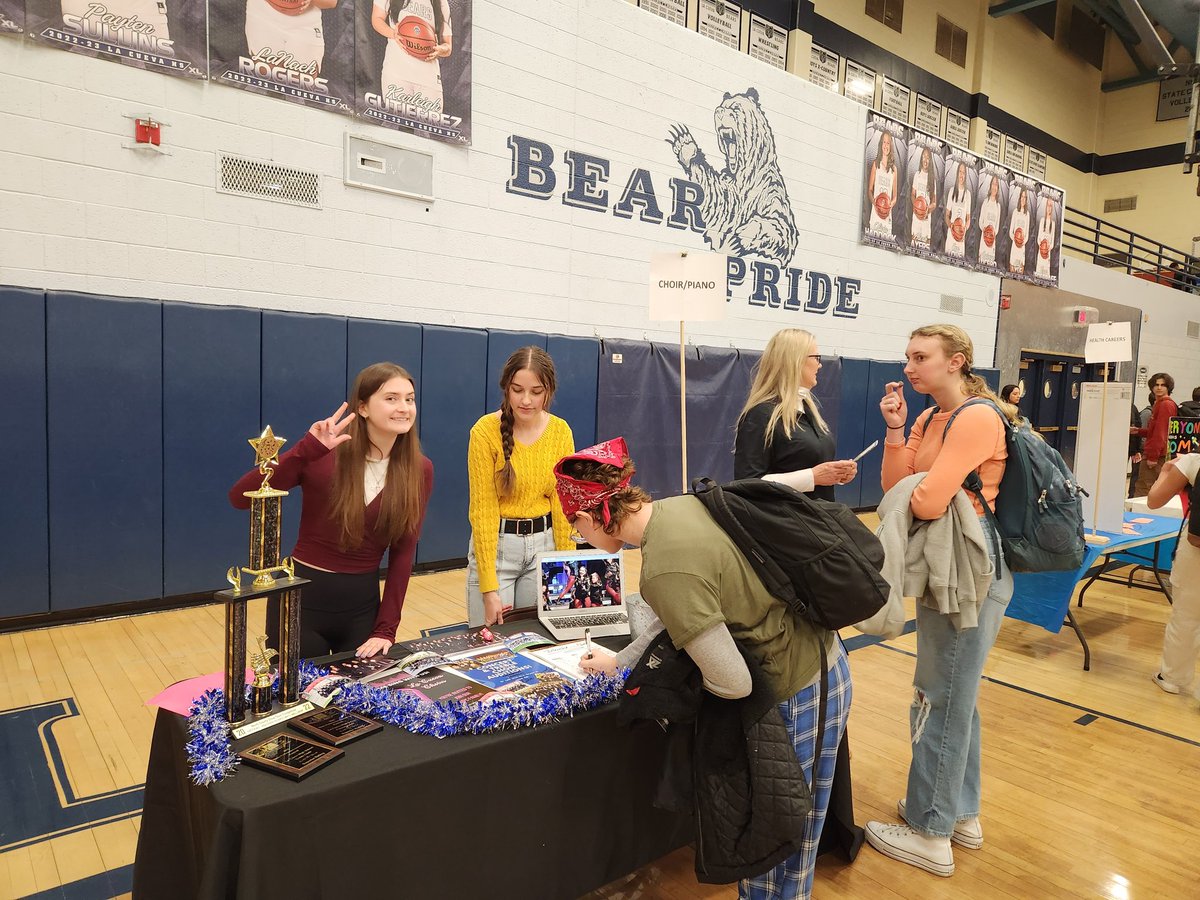 debra_chandler's tweet image. Great turnout for our Annual Electives Fair! #WALC @PrincipalLCHS @lacuevasenate
