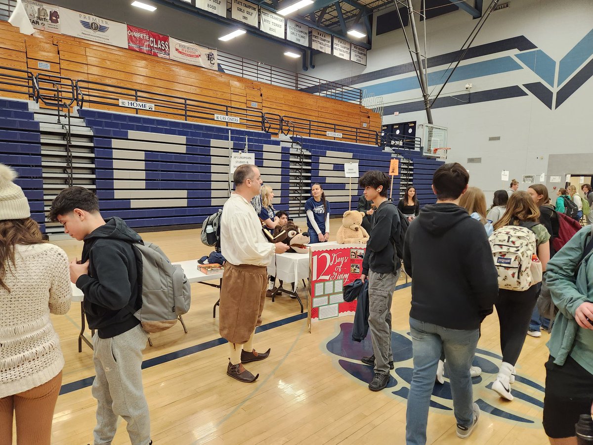 debra_chandler's tweet image. Great turnout for our Annual Electives Fair! #WALC @PrincipalLCHS @lacuevasenate