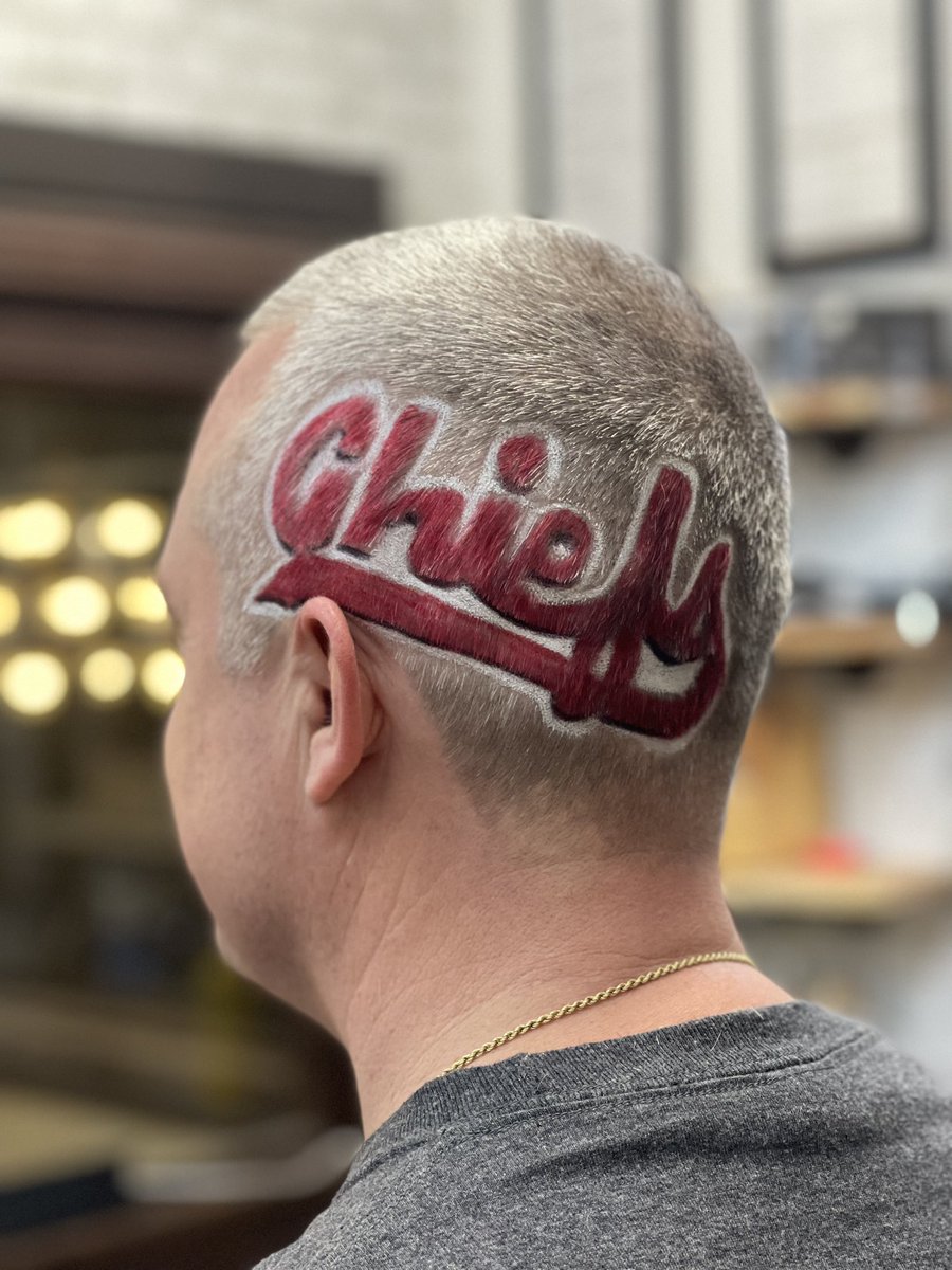 khorner5's tweet photo. Our principal’s cooler than yours!! He dyed his hair RED for the last 2 Super Bowls….. and now THIS! @theSMSD @BriarwoodElem 
@PatrickMahomes @tkelce #Chiefs  @Bulldogs512 #ChiefsKingdom https://t.co/xGoI224yjZ