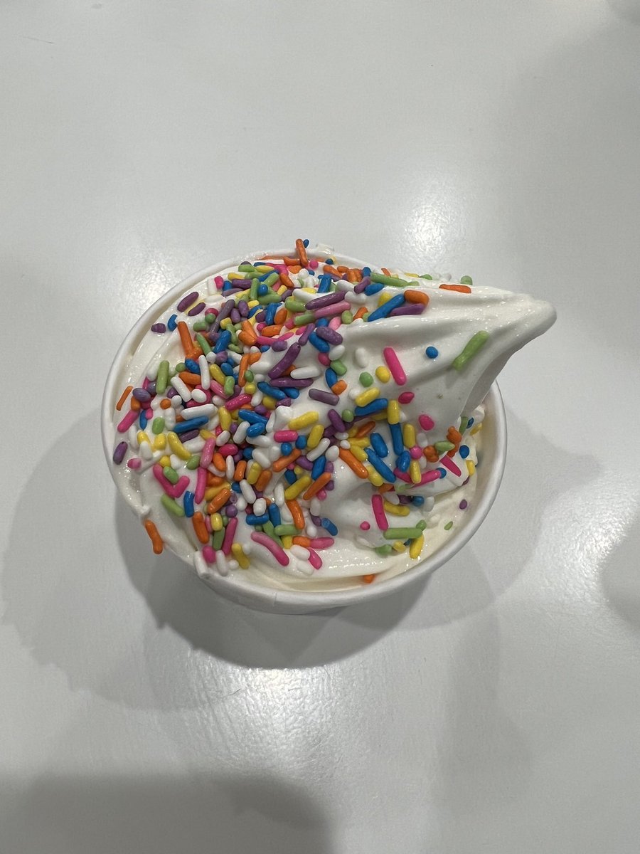 jimmy_capko's tweet photo. Wow really holding back on on sprinkles 👀 @CarvelIceCream @Macys https://t.co/mt513fGgi1