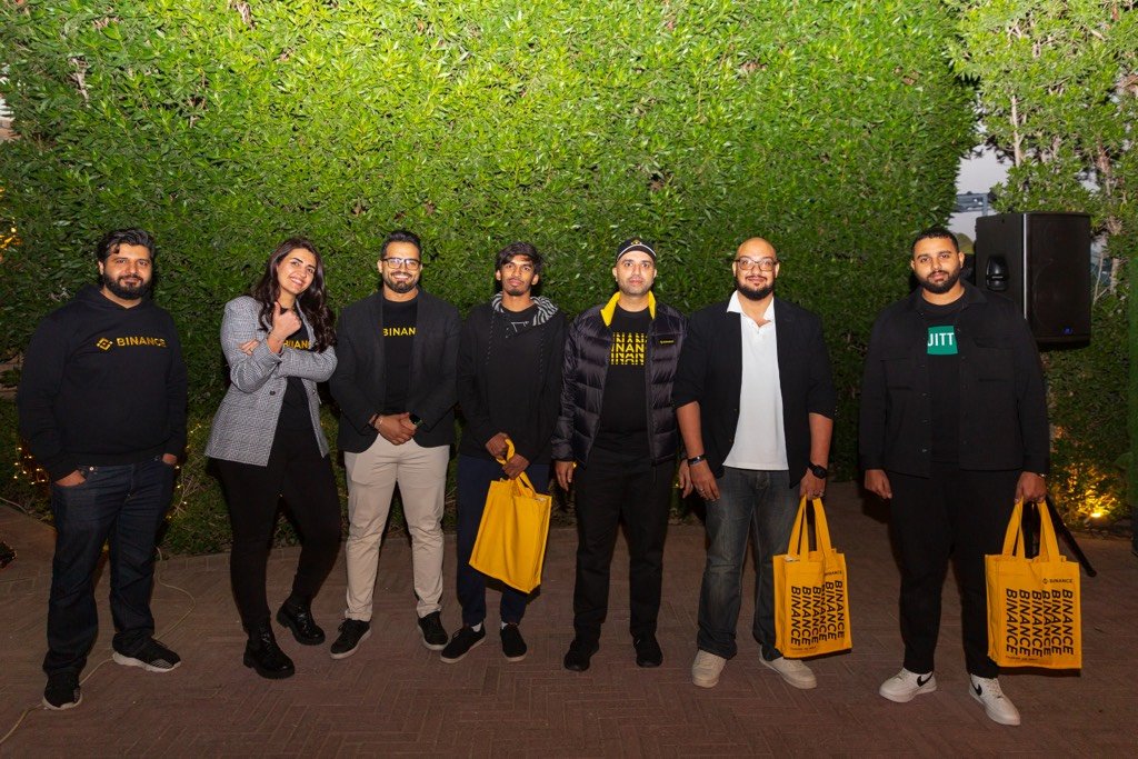 BinanceArabic's tweet photo. المزيد من المعرفة تم نشرها مرة أخري #BinanceMeetupBahrain🇧🇭

هذه المرة ، انضم إلينا أكثر من 150 شخصًا من محبي بينانس للاستماع إلى آخر الأخبار من #Binance بالإضافة إلى نقاش حول الأمان في العملات الرقمية وغير ذلك الكثير.

أين يجب أن نذهب بعد ذلك؟ ✈️ https://t.co/1Er1phm0dk