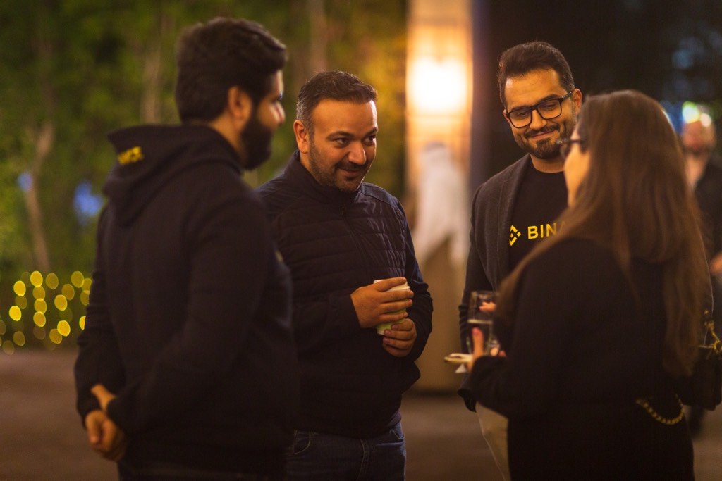 BinanceArabic's tweet photo. المزيد من المعرفة تم نشرها مرة أخري #BinanceMeetupBahrain🇧🇭

هذه المرة ، انضم إلينا أكثر من 150 شخصًا من محبي بينانس للاستماع إلى آخر الأخبار من #Binance بالإضافة إلى نقاش حول الأمان في العملات الرقمية وغير ذلك الكثير.

أين يجب أن نذهب بعد ذلك؟ ✈️ https://t.co/1Er1phm0dk