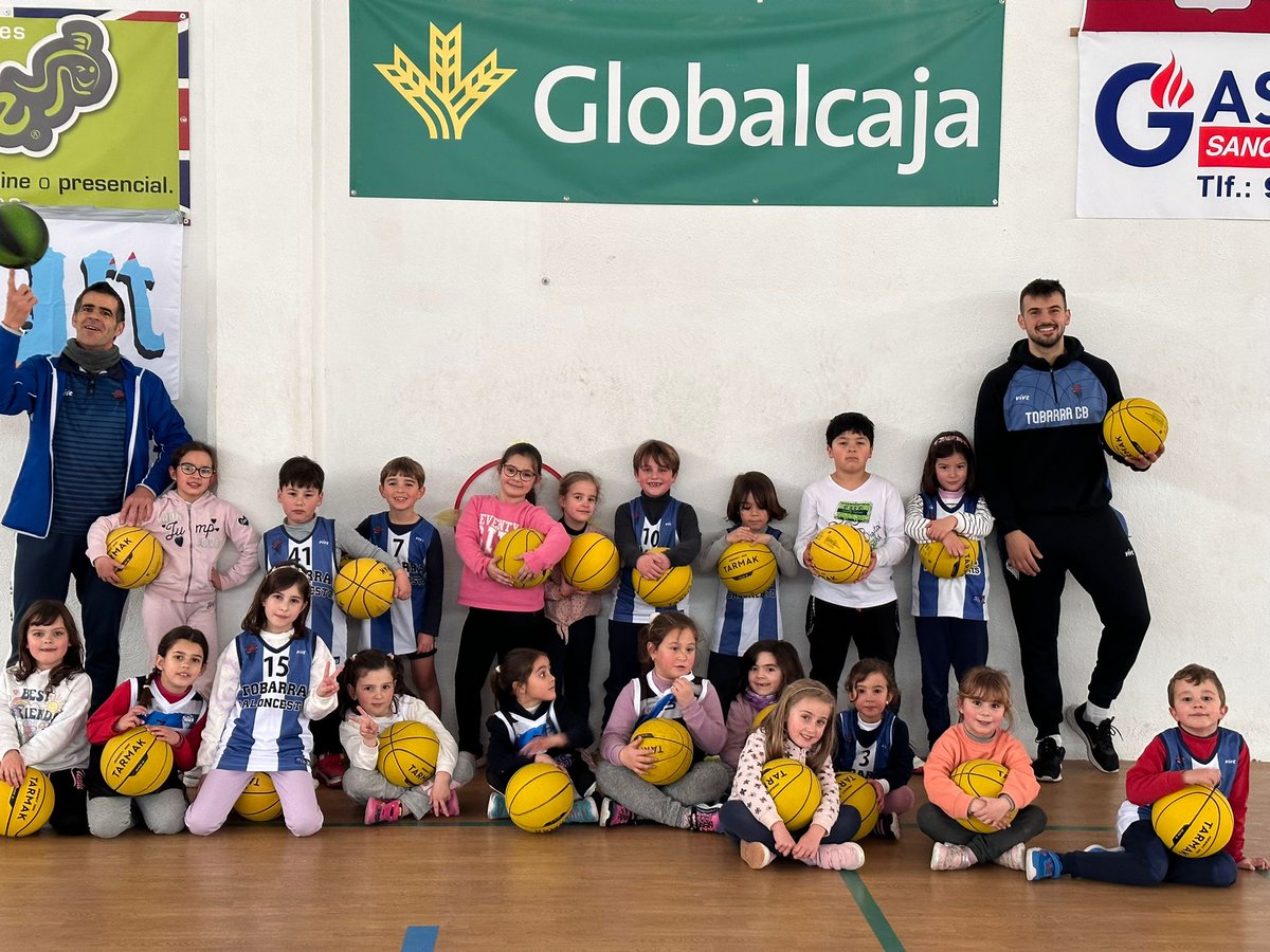 TobarraCB's tweet photo. Este es nuestro espectacular grupo de niños-as de 5, 6 y 7 años 🙌🏽☺️💓

Muy ilusionados con esta temporada de baloncesto aprendiendo con Manolo y Elián 🏀⛹🏽🔝

#globalcajaconeldeporte 🟢 https://t.co/i6nQXDhKR7