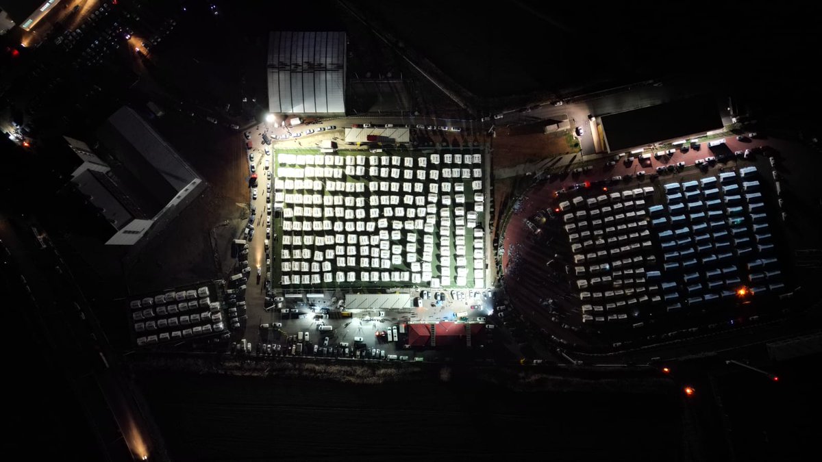 Kahramanmaraş'ta birçok noktada çadır kent alanları kurduk.

Tüm kurumlarımız, sivil toplum kuruluşlarımız, gönüllülerimiz ve aziz milletimizin destekleri ile vatandaşlarımızın yanındayız.

Biz birlikte güçlüyüz! 🇹🇷