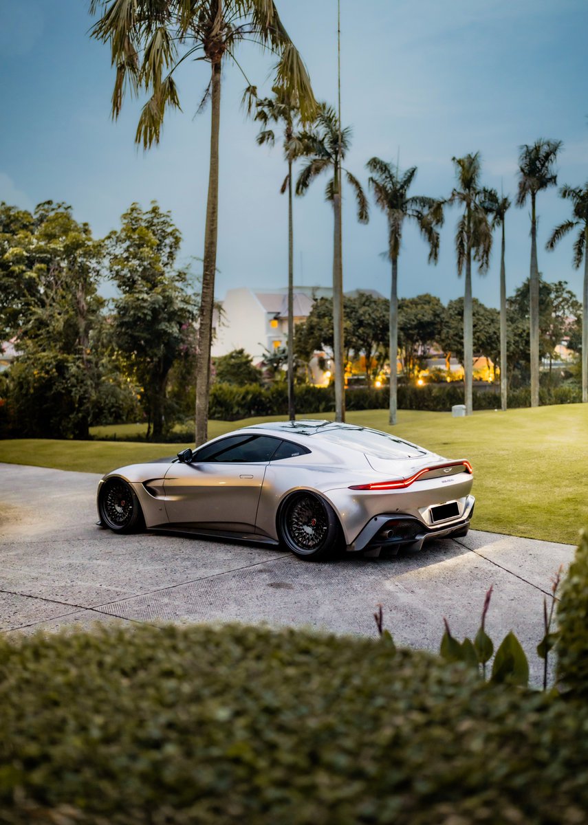 bagriders's tweet photo. Who else would drive this? 🚗:attahalilintar
📷:farhanurhaidi

#bagriders #onestopdropshop #superlow #bagged #astonmartin https://t.co/d0GvCoqMLF