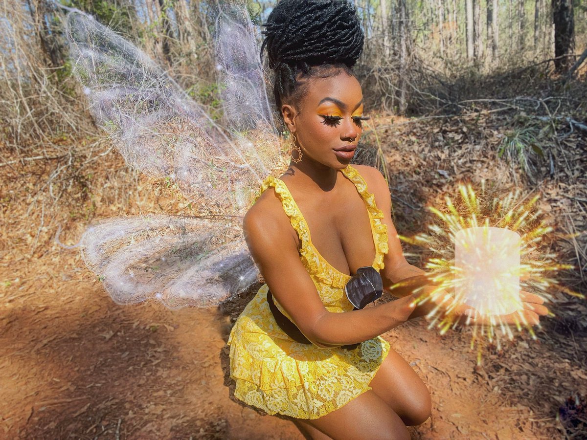 Once upon a time I was a light fairy 🧚🏾‍♀️
Iredessa the light Fairy ✨
#28DaysOfBlackCosplay #lightfairy #tinkerbell #blackcosplayer #disneycosplay
