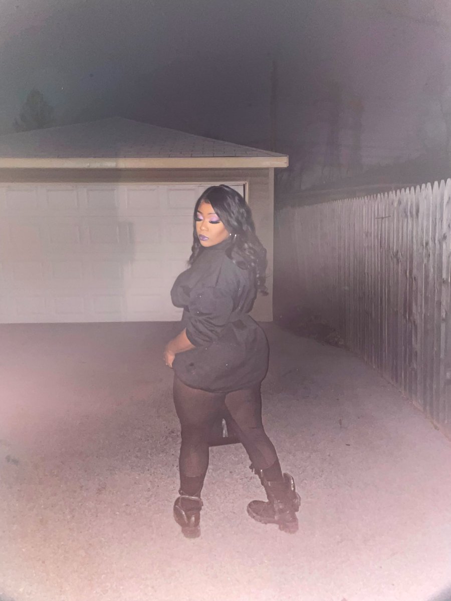 ASavageComeback's tweet photo. Looks aren’t everything, but I have them just incase 😘 https://t.co/ABOTY4ntUD