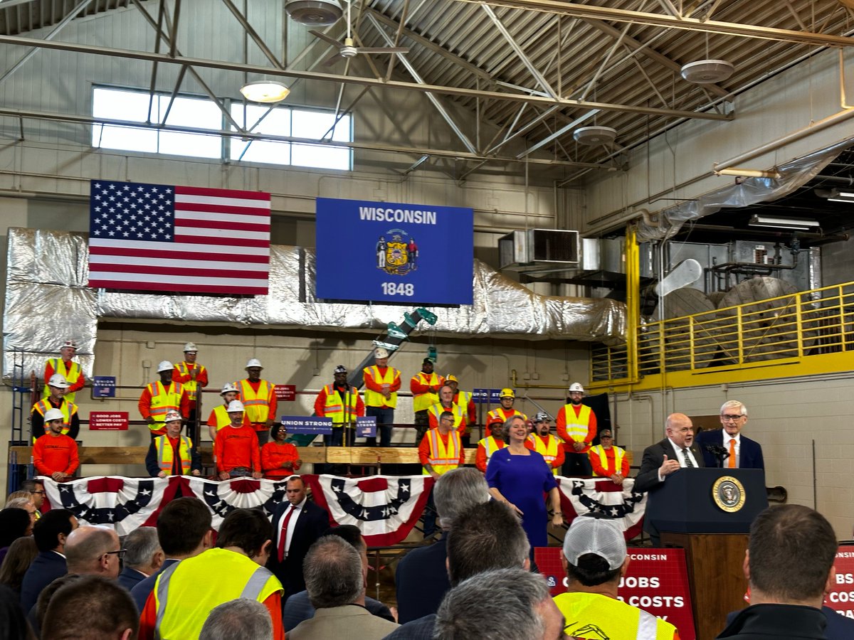 WisDems's tweet image. President @JoeBiden’s economic plan to build the economy from the bottom up and the middle out is working in Wisconsin! And we’re just getting started. Thank you for visiting us, POTUS! #MadeinWI